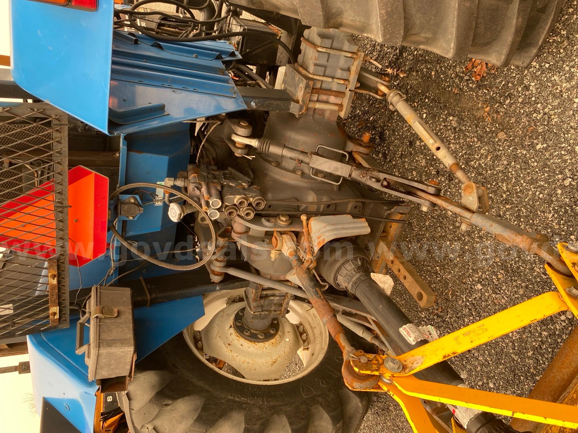 1998 Ford New Holland tractor with brush mower New Holland TS90 Government Surplus Auction - Photo #4
