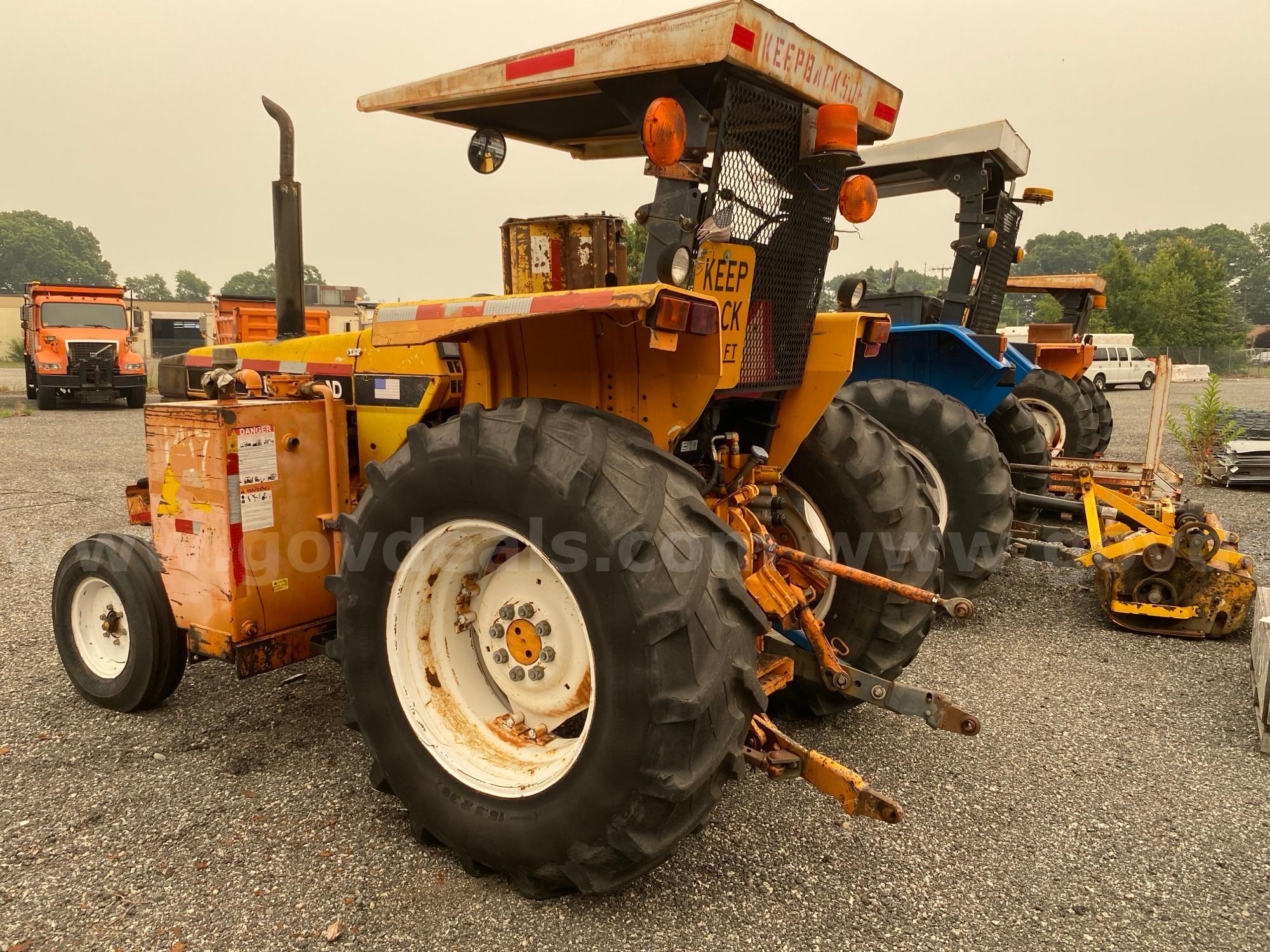 1997 New Holland tractor 5640 New Holland 5640 Government Surplus Auction - Photo #4