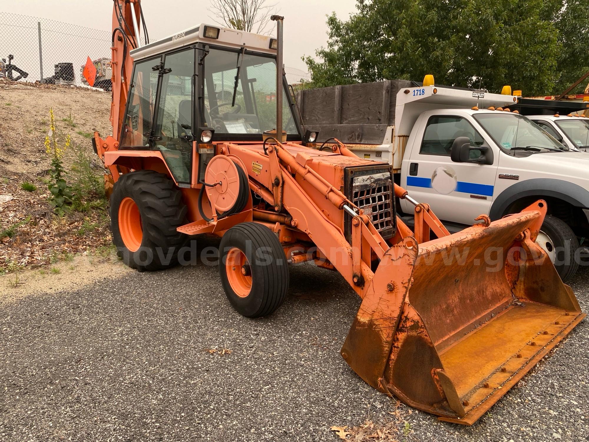 1987 JCB loader backhoe tractor JCB  Government Surplus Auction - Photo #2