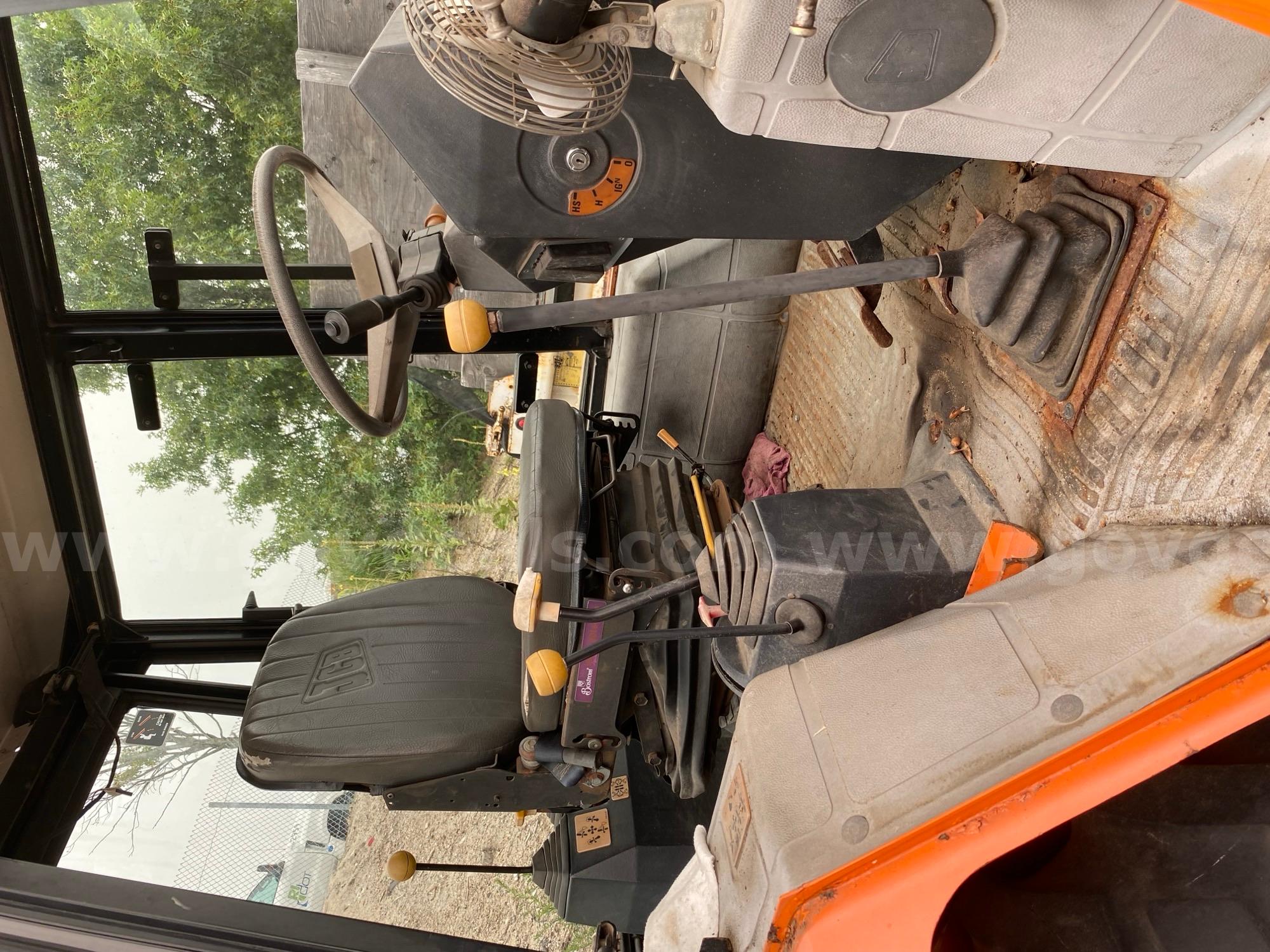 1987 JCB loader backhoe tractor JCB  Government Surplus Auction - Photo #5