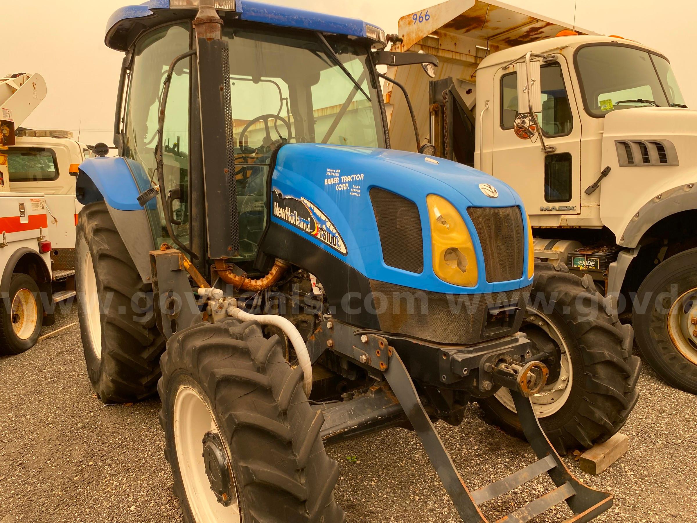 2004 New Holland TS100A tractor New Holland TS100A Government Surplus Auction - Photo #2