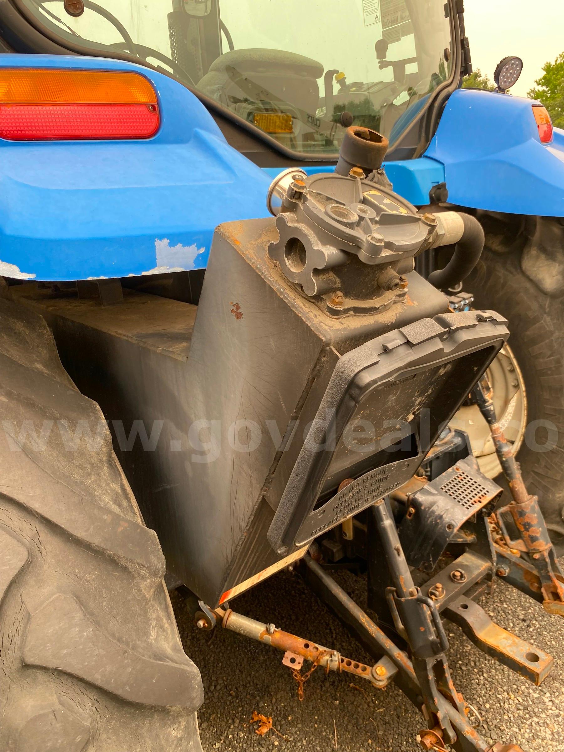 2004 New Holland TS100A tractor New Holland TS100A Government Surplus Auction - Photo #6