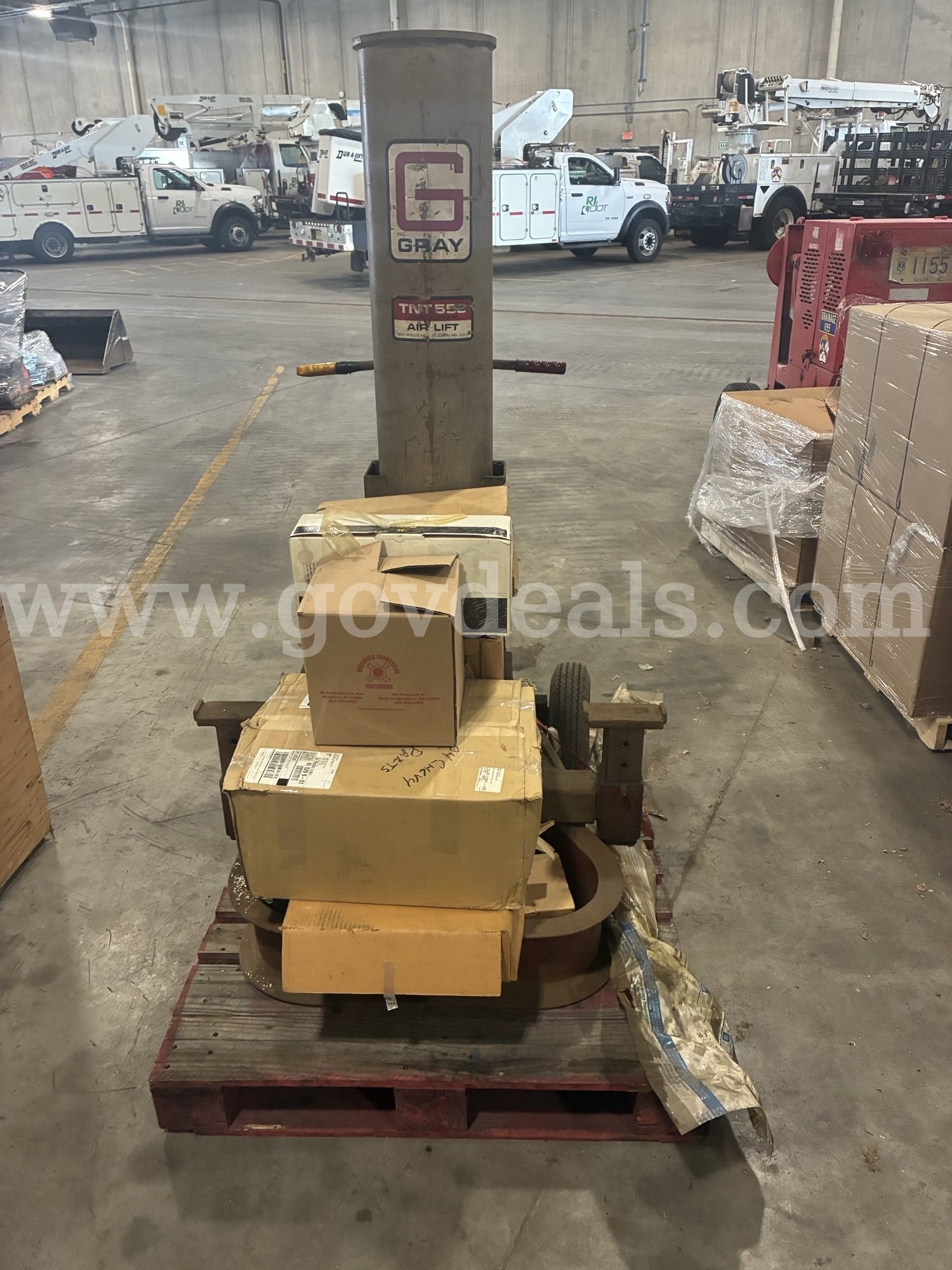 Pallet of a truck bumper jack and assorted truck parts   Government Surplus Auction - Primary Photo
