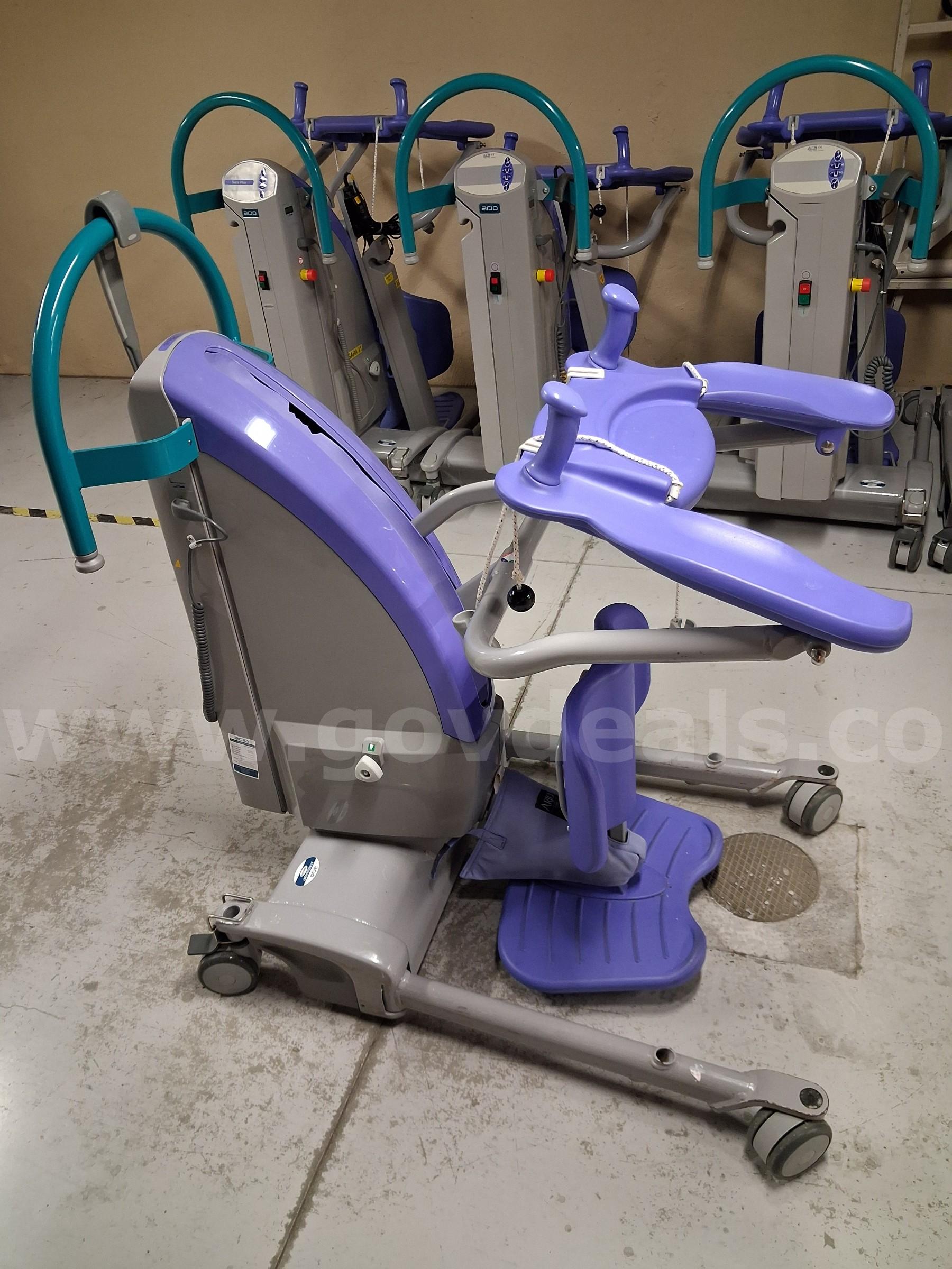 Arjo Sara Plus Lift - Operational Arjo Huntleigh HEP0001-US Government Surplus Auction - Photo #2