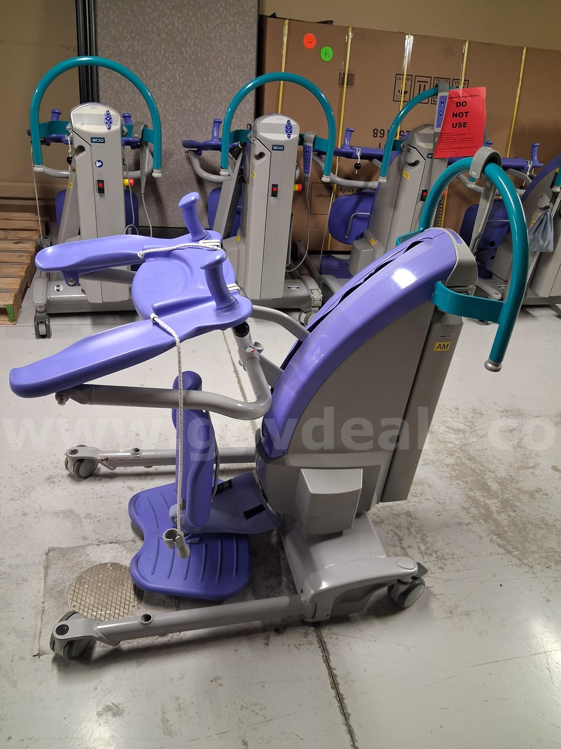 Arjo Sara Plus Lift - Operational Arjo Huntleigh HEP0001-US Government Surplus Auction - Photo #3