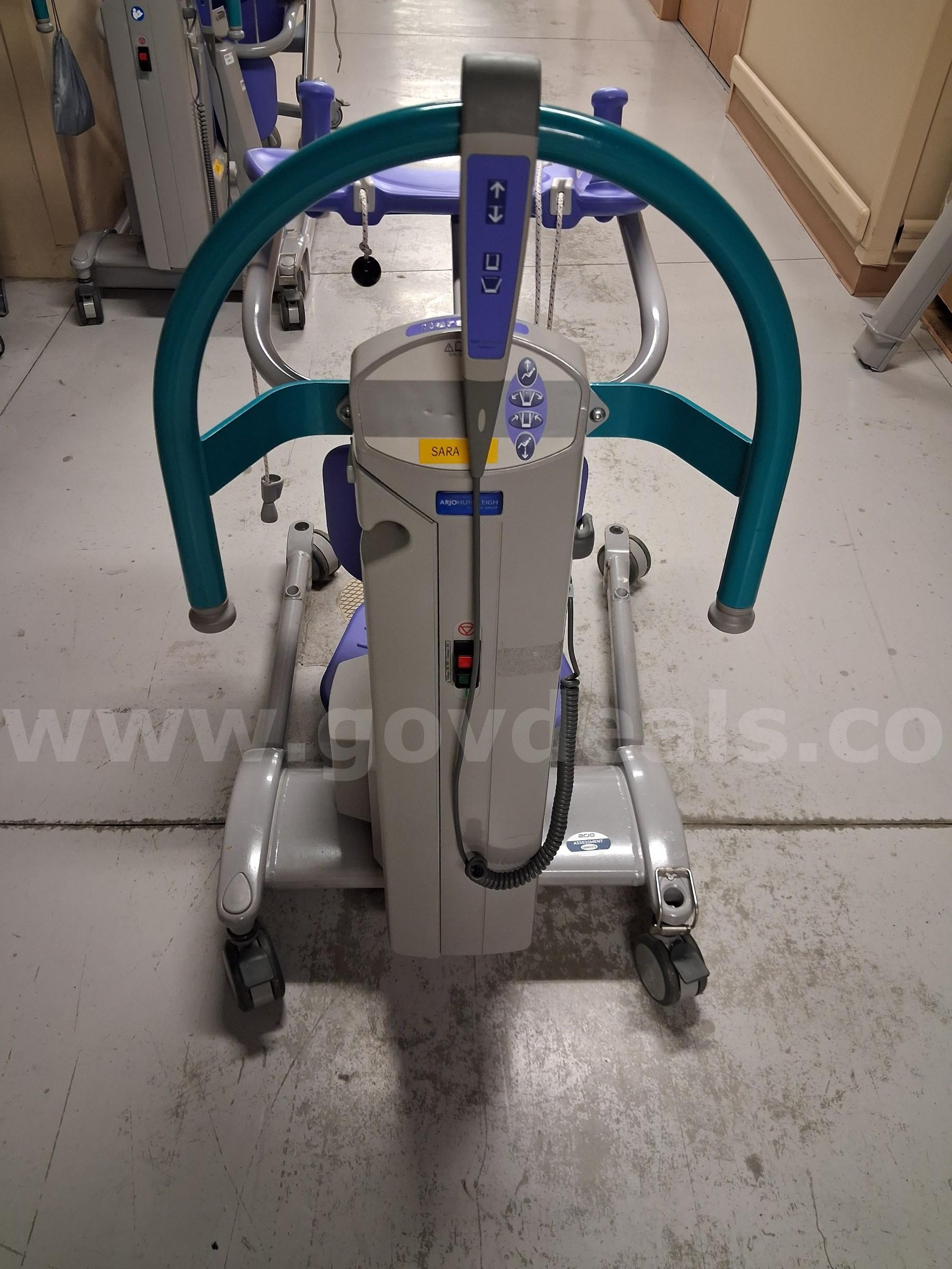 Arjo Sara Plus Lift - Operational Arjo Huntleigh HEP0001-US Government Surplus Auction - Photo #4