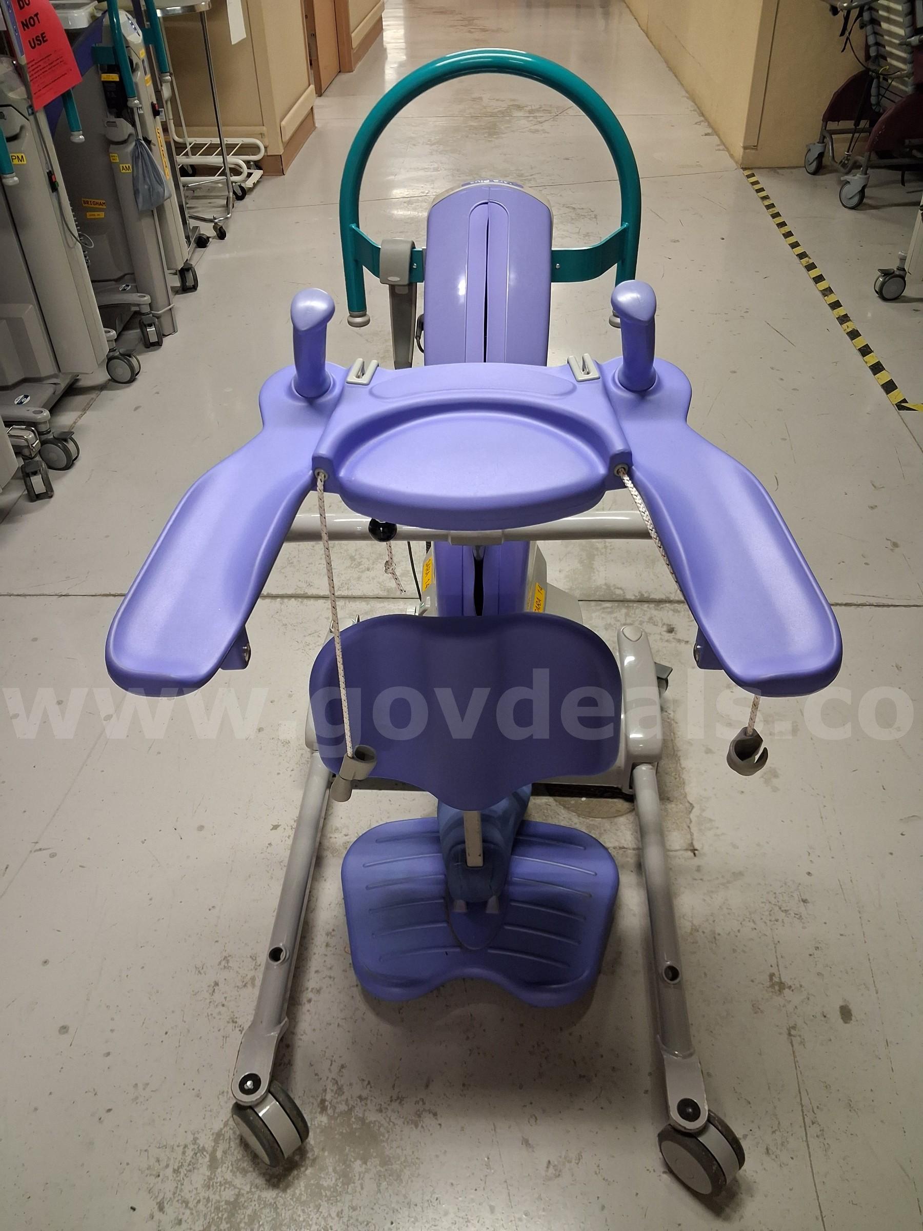 Arjo Sara Plus Lift - Operational Arjo Huntleigh HEP0001-US Government Surplus Auction - Primary Photo
