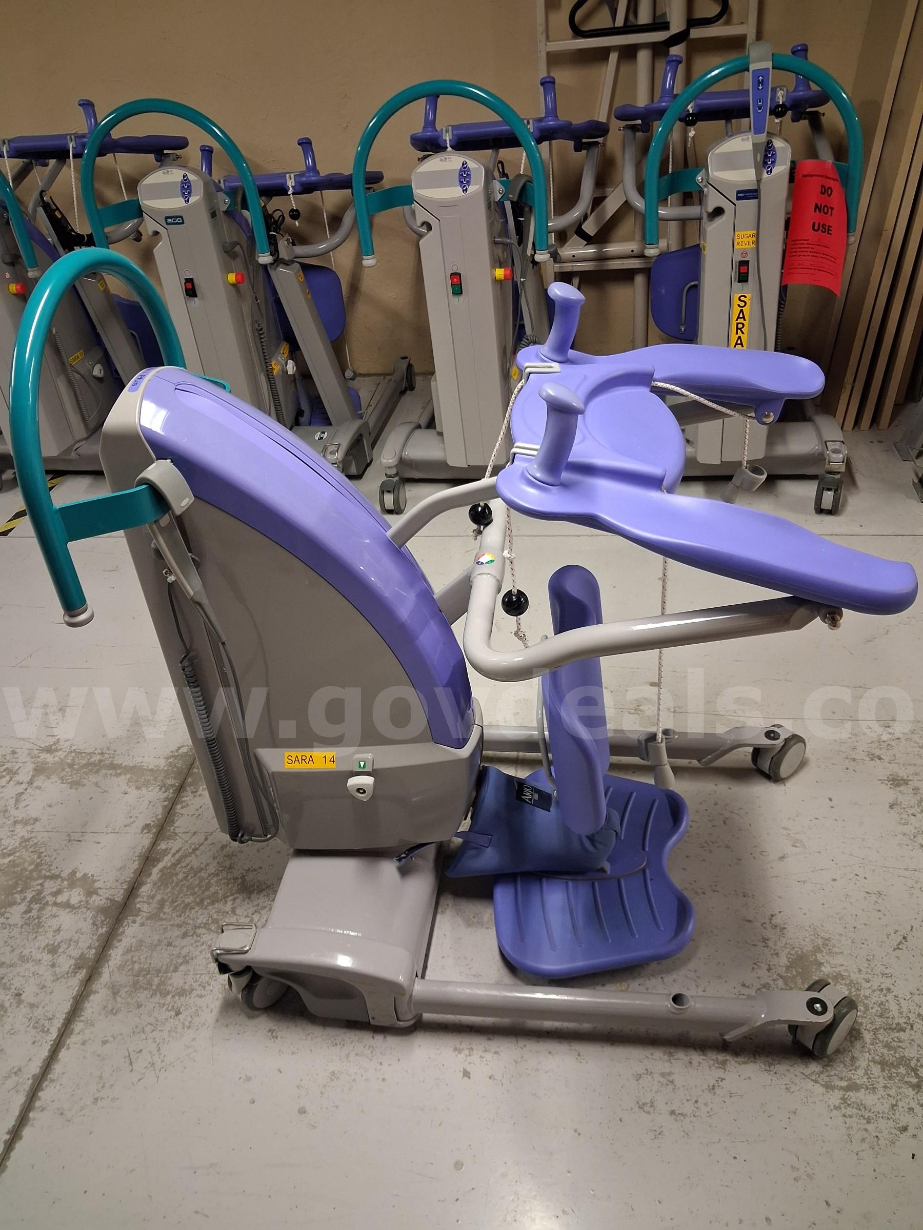 Arjo Sara Plus Lift - Operational Arjo Huntleigh HEP0001-US Government Surplus Auction - Photo #2