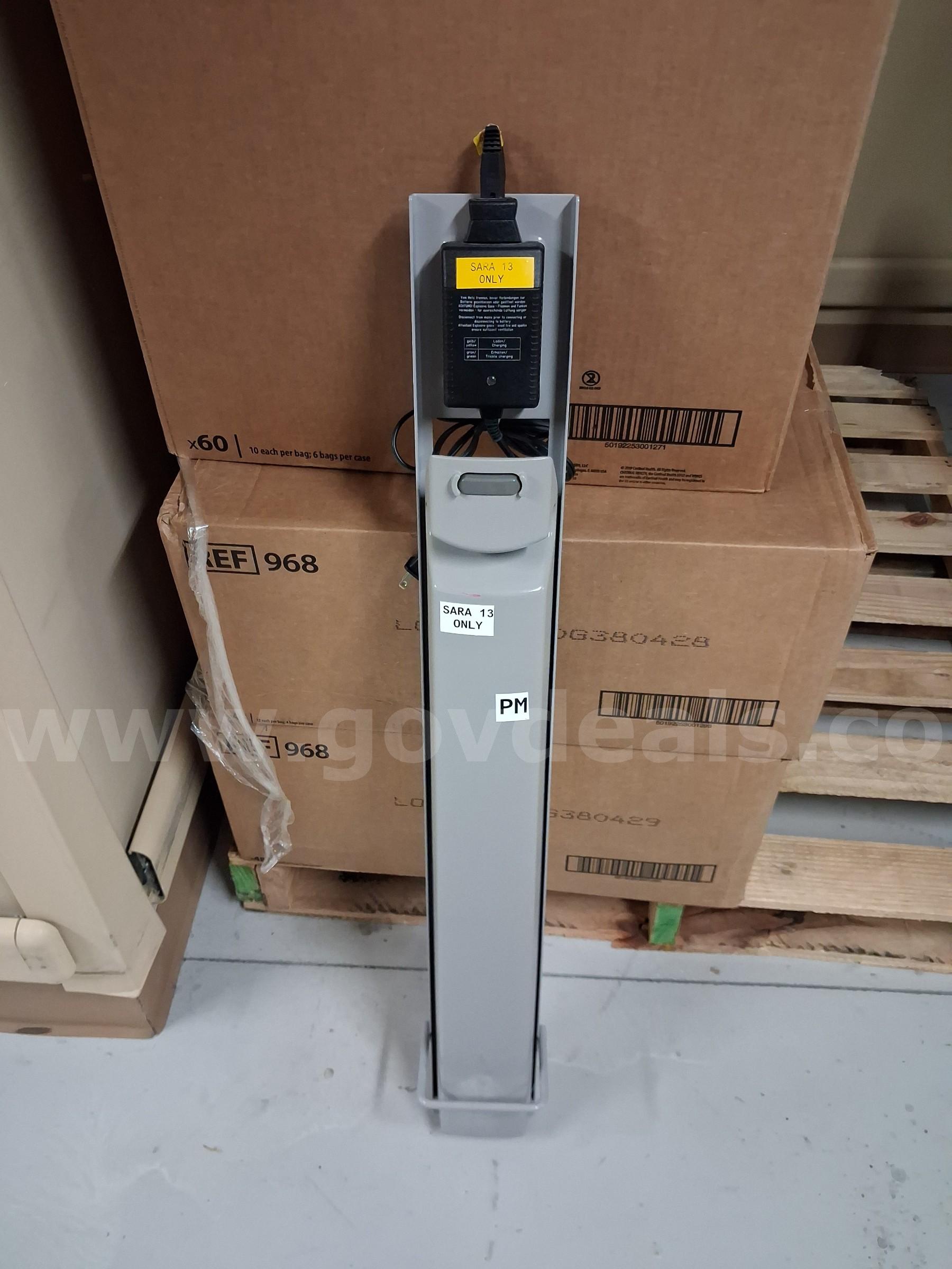 Arjo Sara Plus Lift - Operational Arjo Huntleigh HEP0001-US Government Surplus Auction - Photo #5