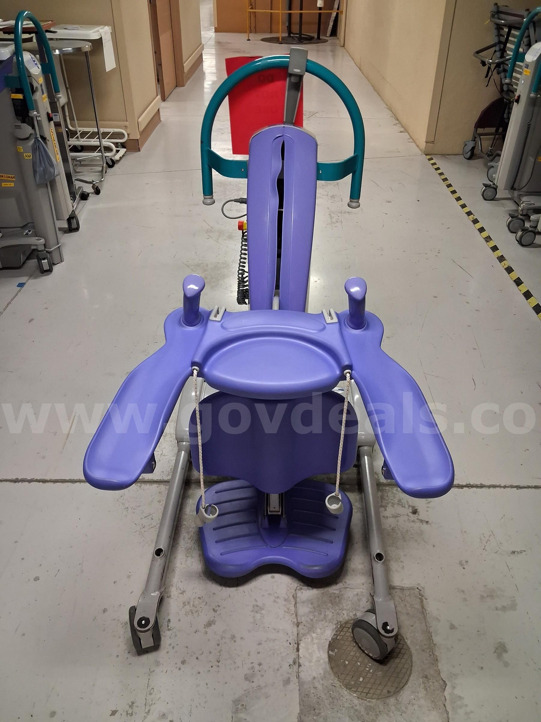 Arjo Sara Plus Lift -  Non - Operational Arjo Huntleigh HEP0001-US Government Surplus Auction - Primary Photo