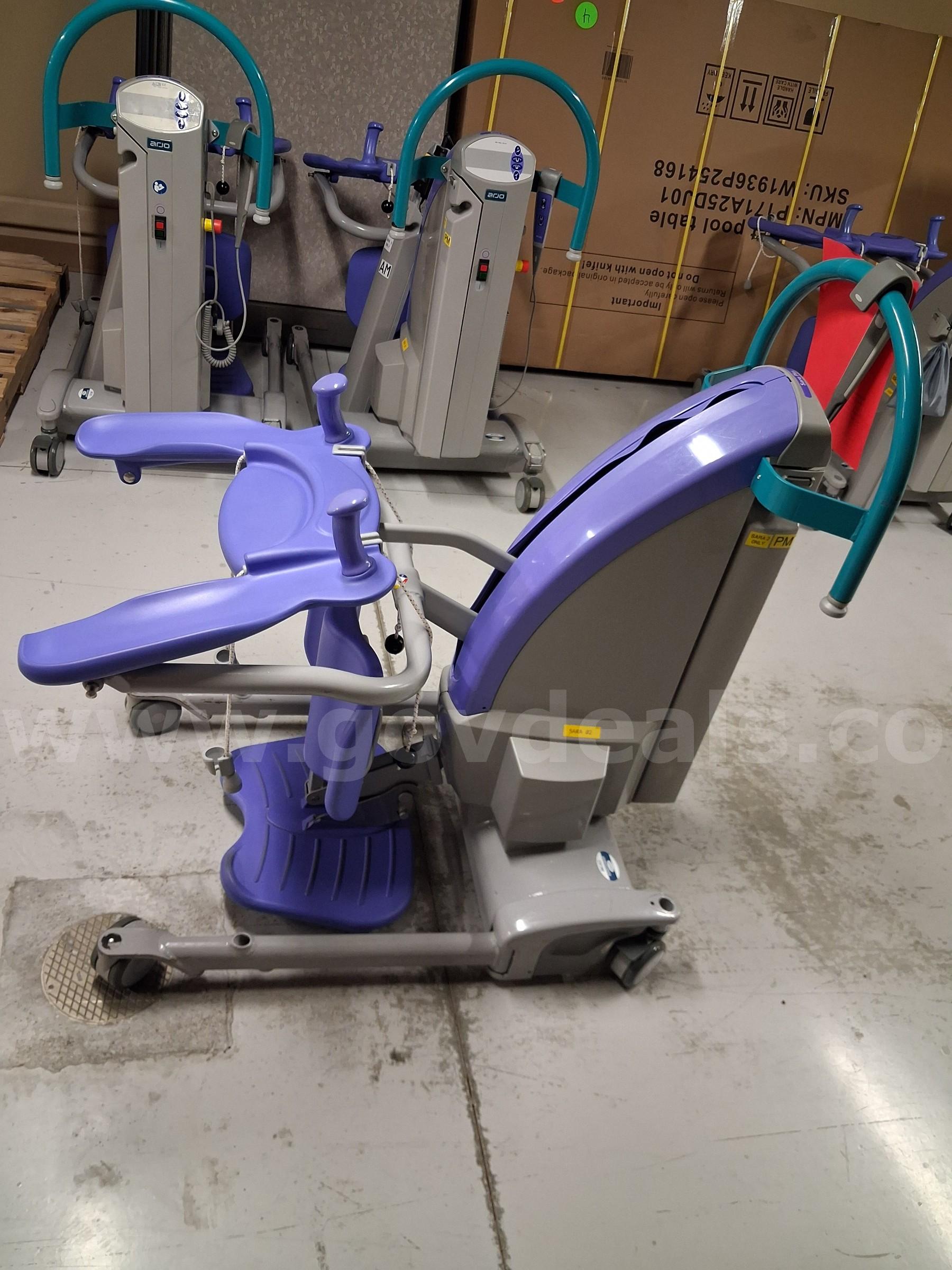 Arjo Sara Plus Lift -  Non - Operational Arjo Huntleigh HEP0001-US Government Surplus Auction - Photo #2