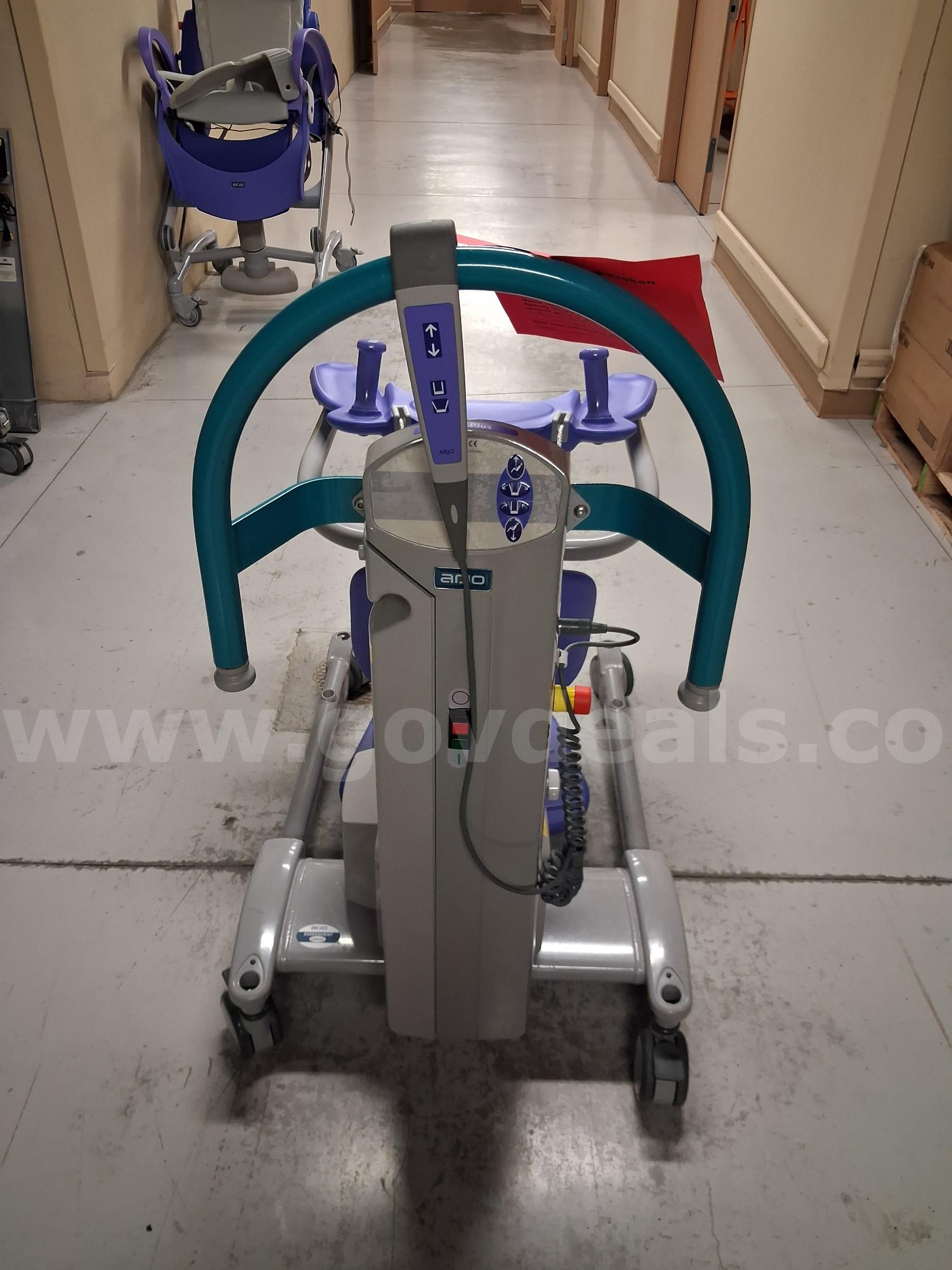 Arjo Sara Plus Lift -  Non - Operational Arjo Huntleigh HEP0001-US Government Surplus Auction - Photo #4