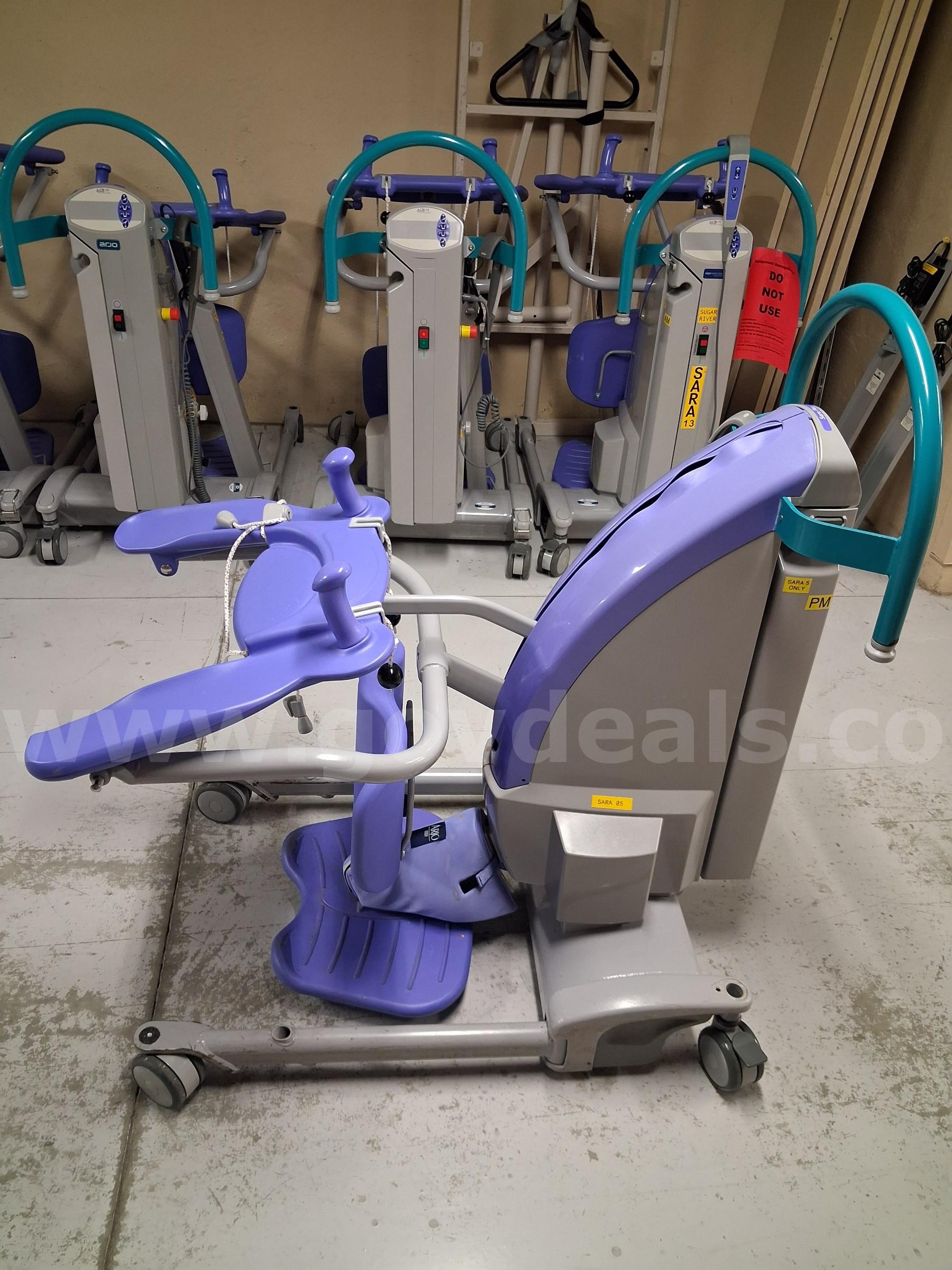 Arjo Sara Plus Lift - Operational Arjo Huntleigh HEP0001-US Government Surplus Auction - Photo #2
