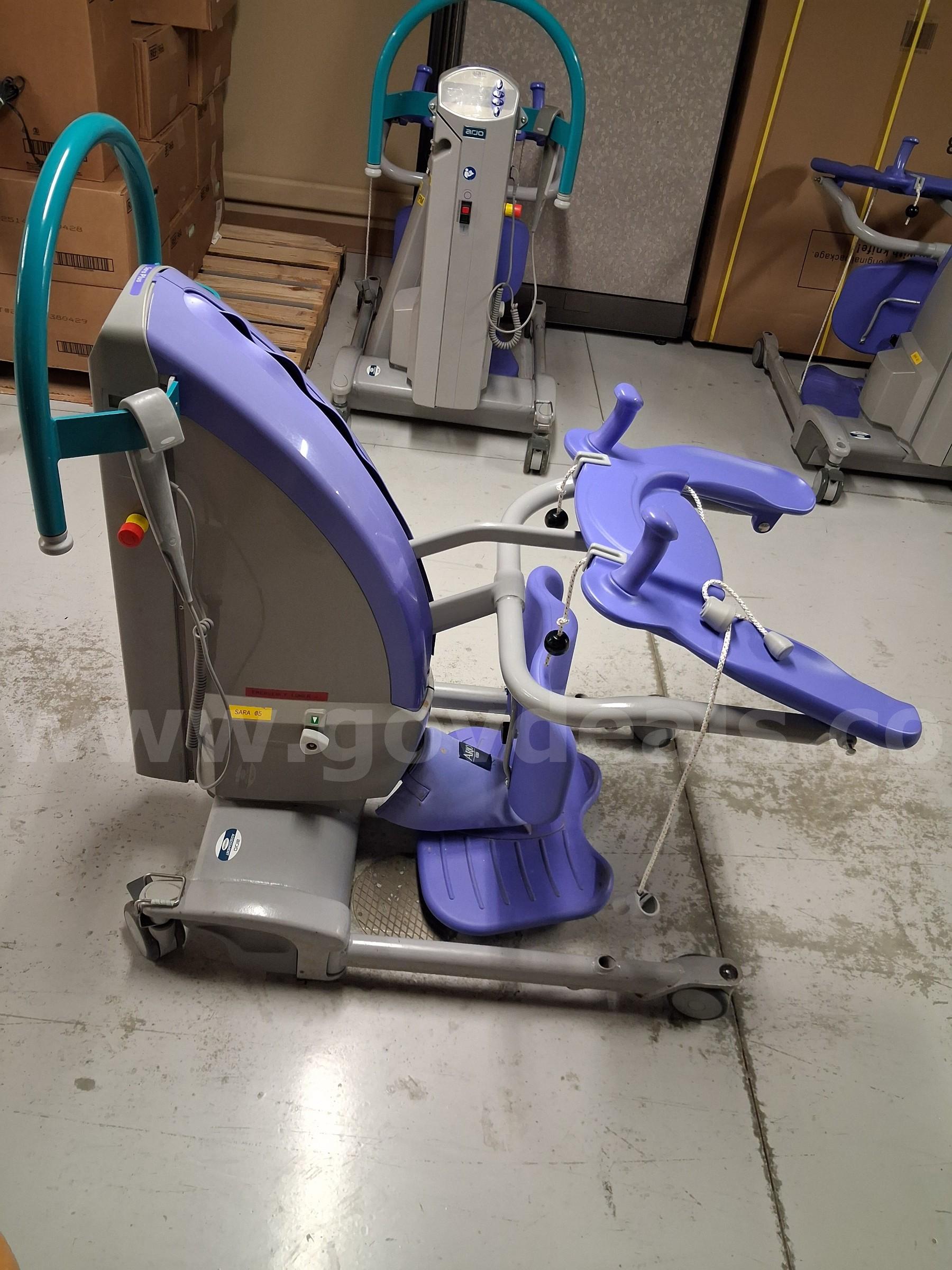 Arjo Sara Plus Lift - Operational Arjo Huntleigh HEP0001-US Government Surplus Auction - Photo #3