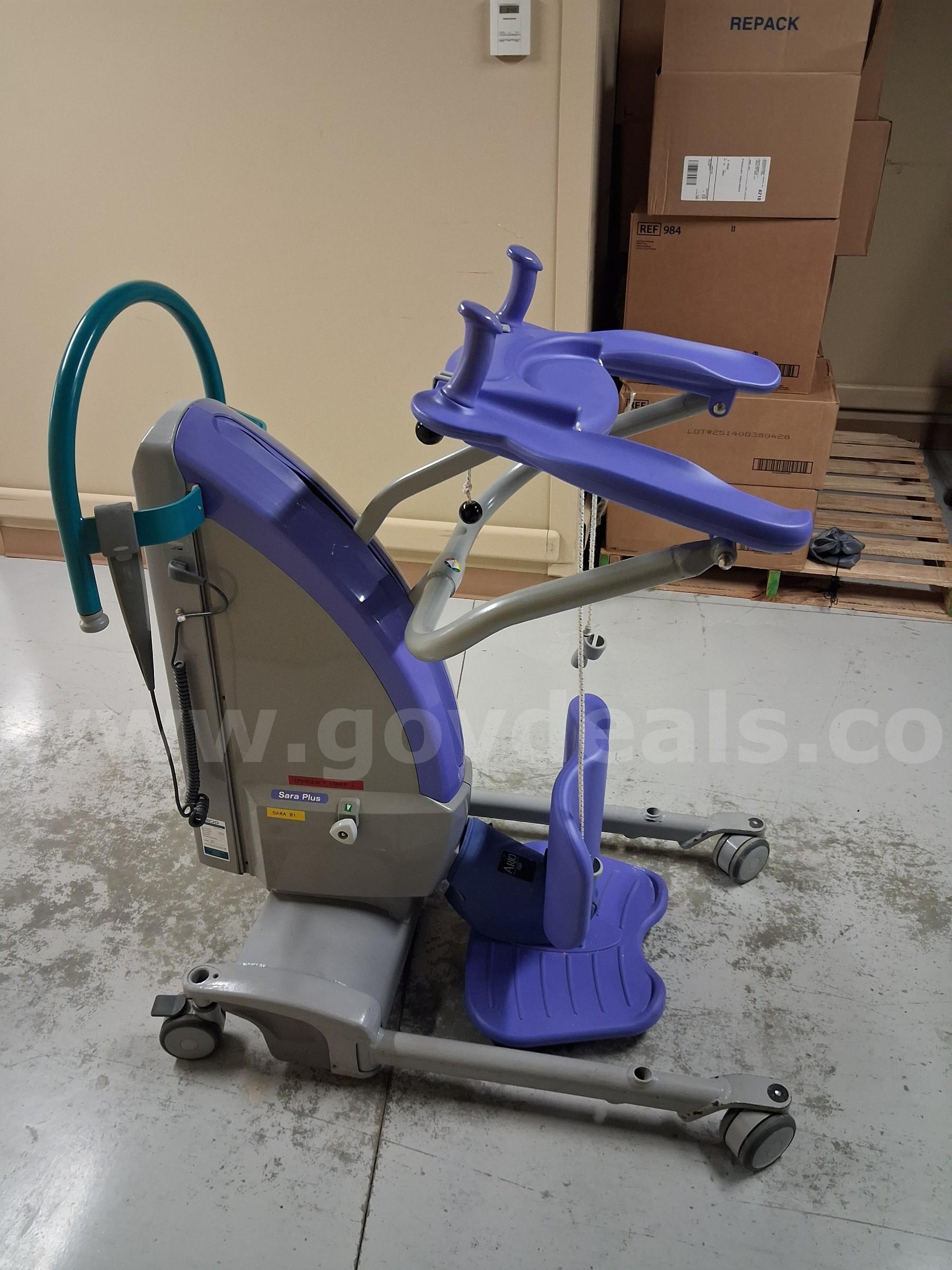 Arjo Sara Plus Lift -  Non-Operational Arjo Huntleigh HEP0001-US Government Surplus Auction - Photo #3