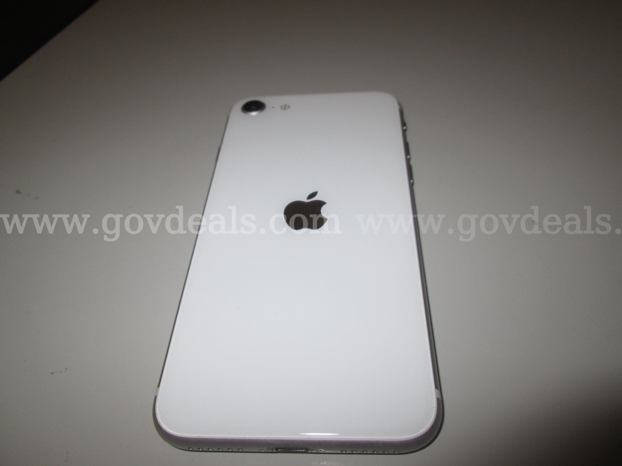 A lot of one I phone 5se Apple I phone 5se Government Surplus Auction - Photo #2