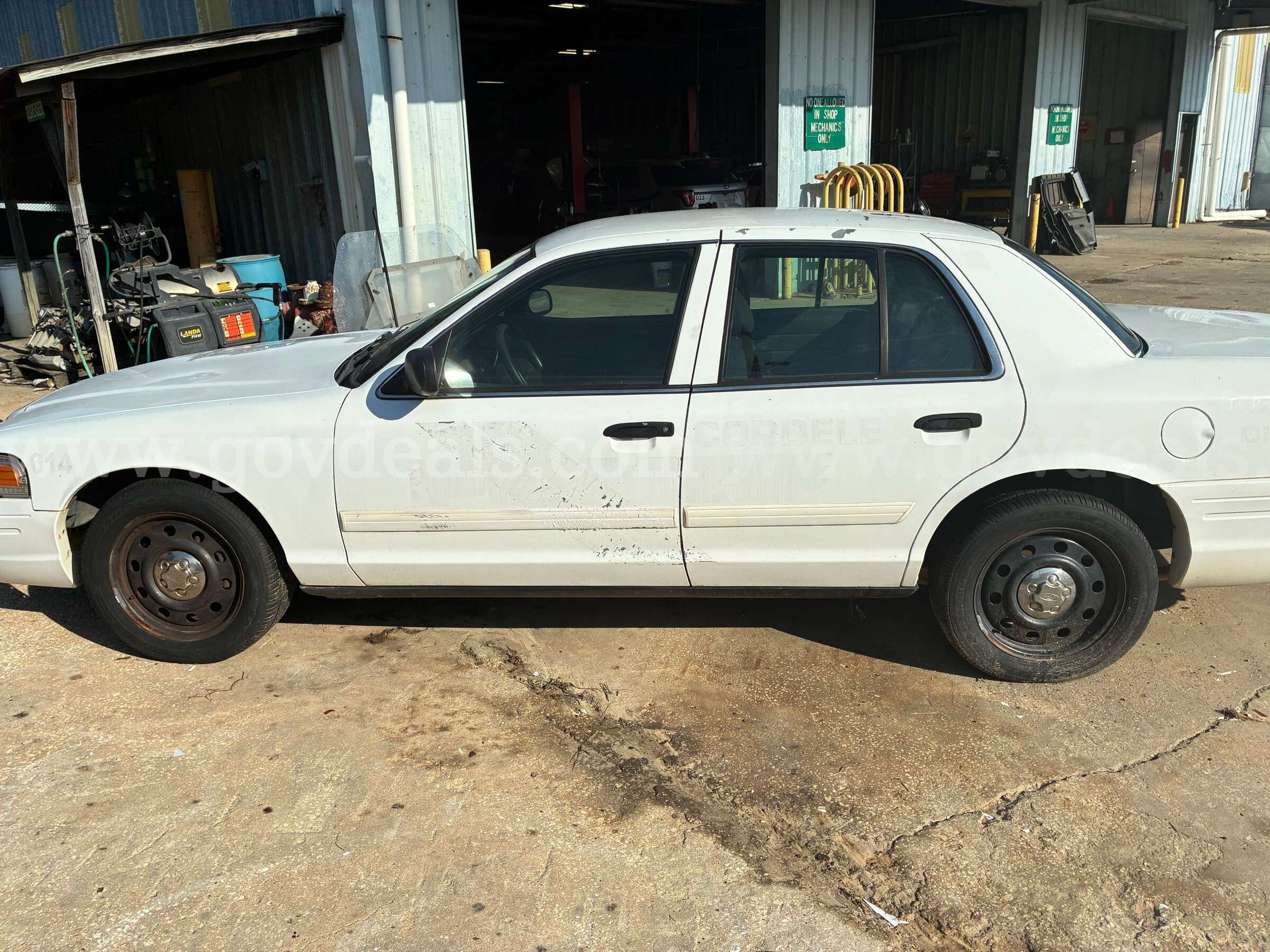 2011 Ford Crown Victoria Ford Crown Victoria Government Surplus Auction - Photo #3