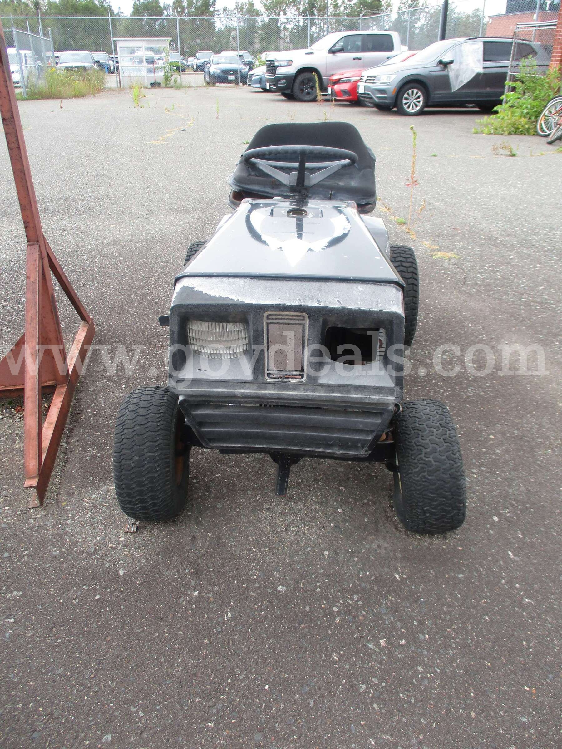 Mowing Equipment- No Key, Uncertain if Mower Starts Riding Lawnmower  Government Surplus Auction - Photo #2
