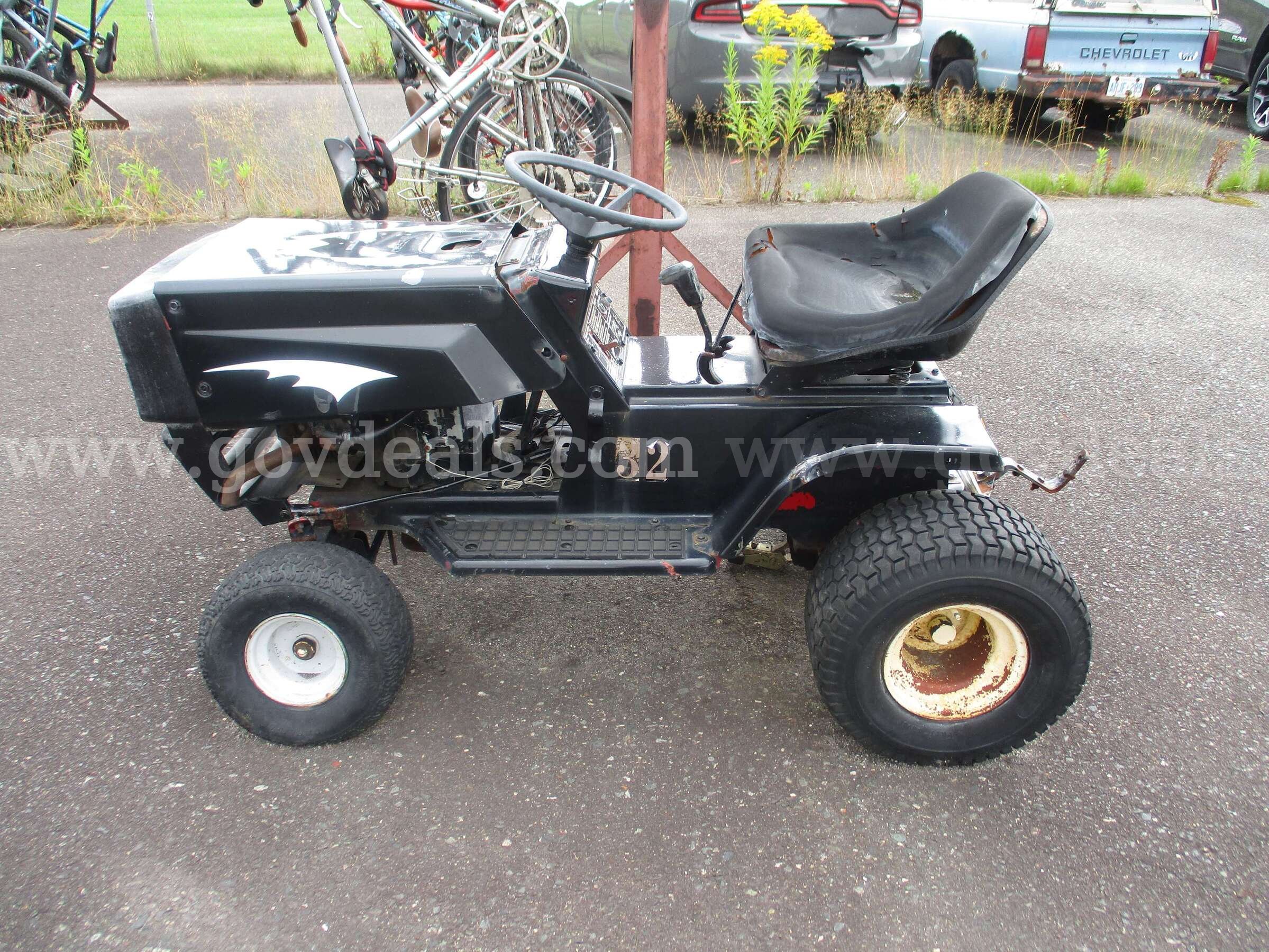 Mowing Equipment- No Key, Uncertain if Mower Starts Riding Lawnmower  Government Surplus Auction - Photo #3