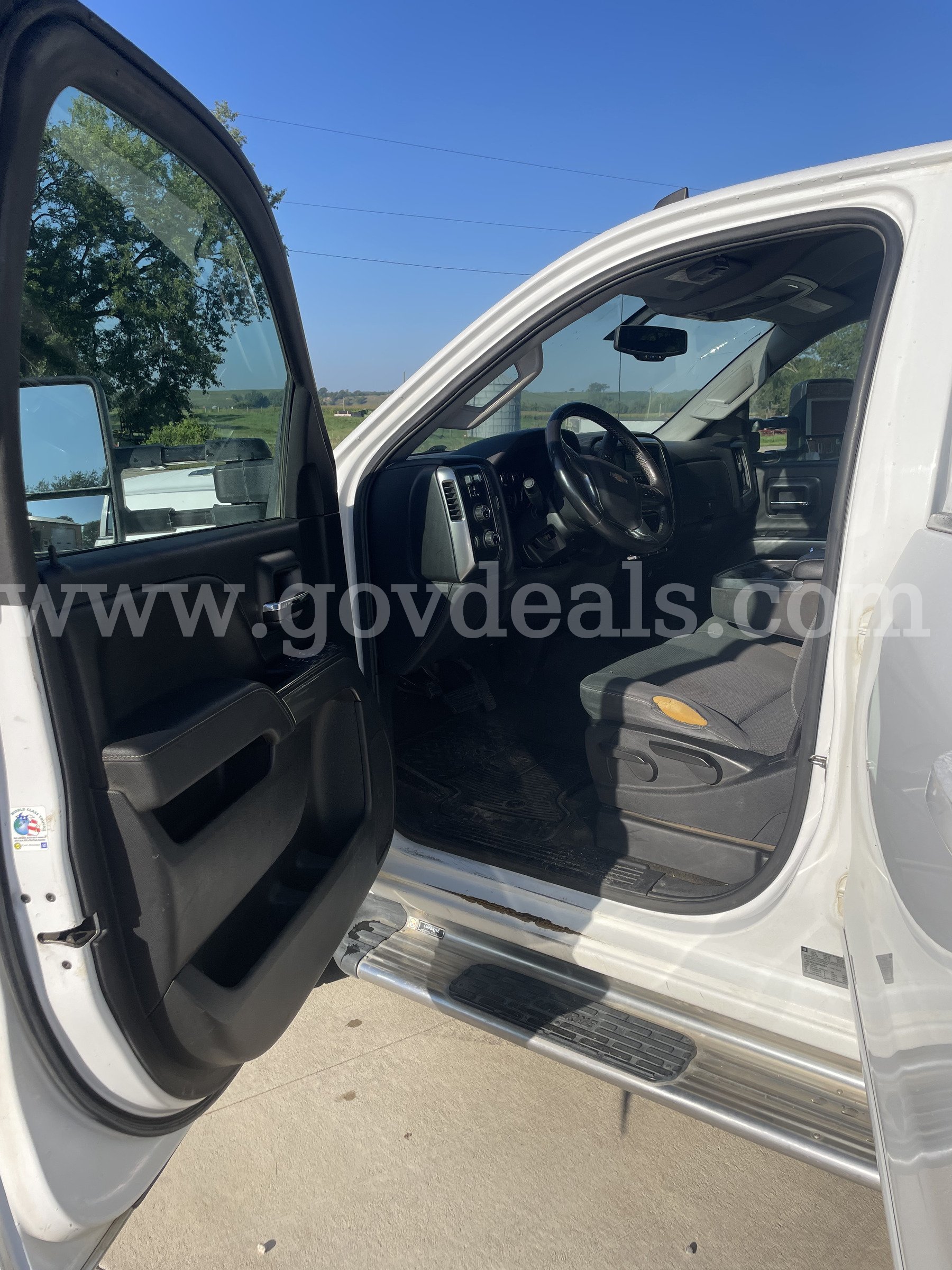 2015 Chevrolet Silverado 3500HD LT Crew Cab Long Box 4WD Chevrolet Silverado 3500HD Government Surplus Auction - Photo #6