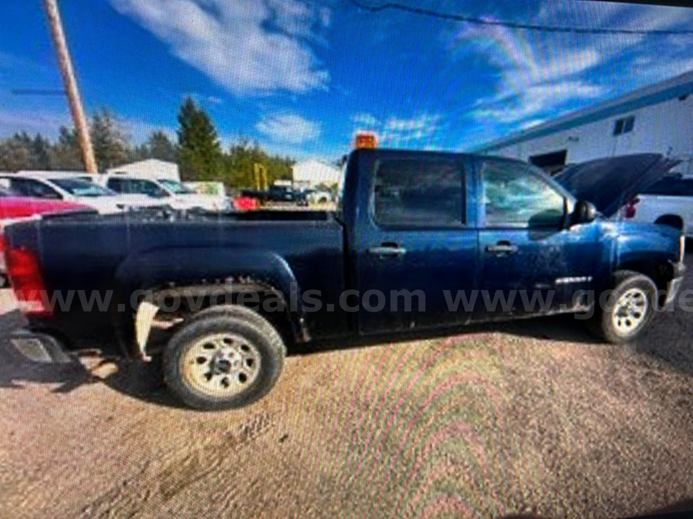 2007 GMC Sierra 1500 CREW CAB PICKUP 4-DR, 4.8L V8 OHV 16V GMC Sierra Government Surplus Auction - Primary Photo