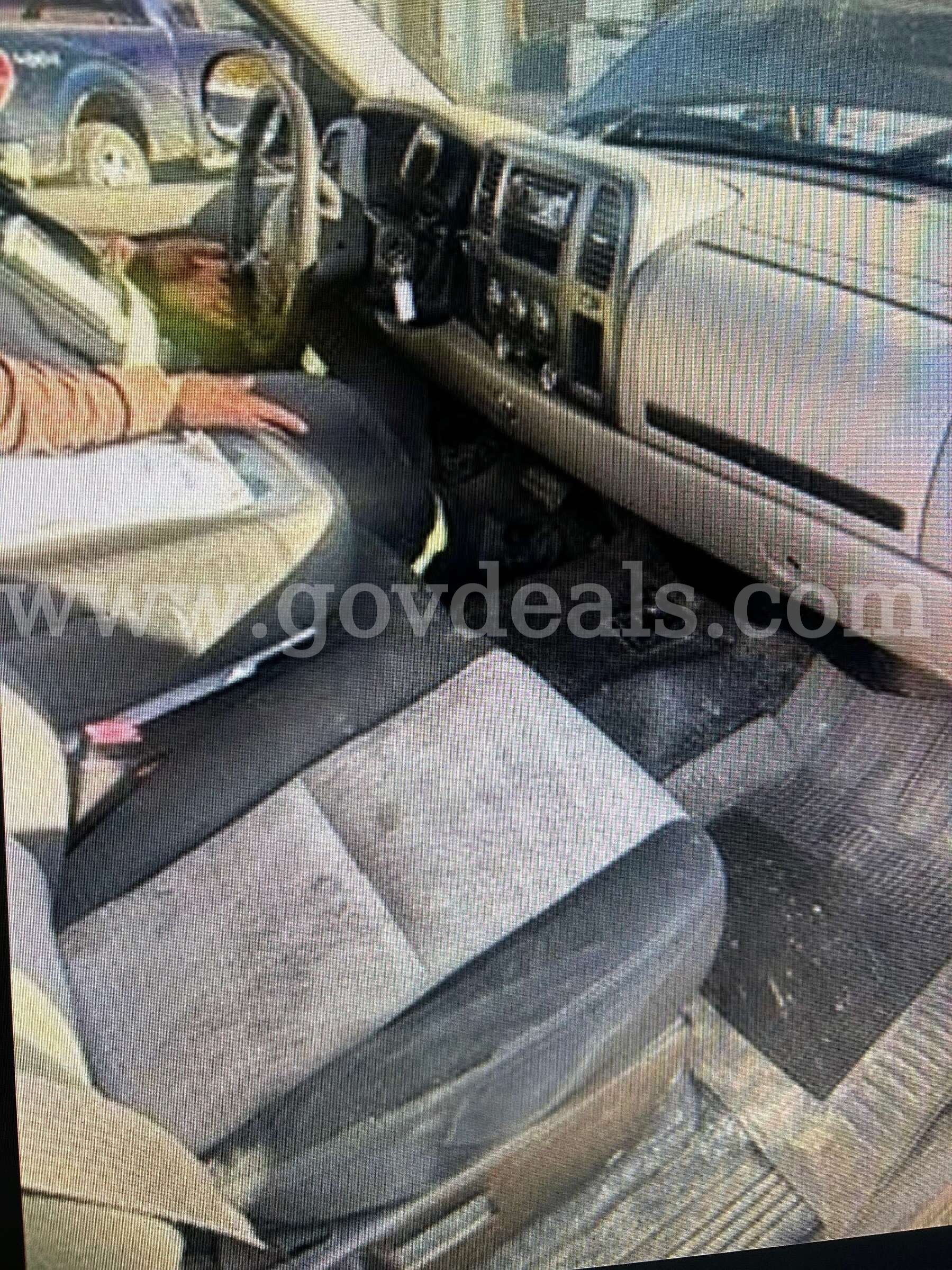 2007 GMC Sierra 1500 CREW CAB PICKUP 4-DR, 4.8L V8 OHV 16V GMC Sierra Government Surplus Auction - Photo #4