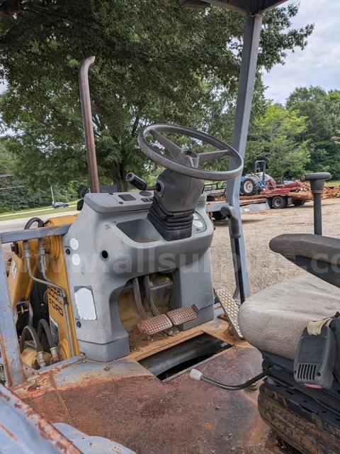 New Holland 555E Backhoe Loader New Holland 555E Government Surplus Auction - Photo #4