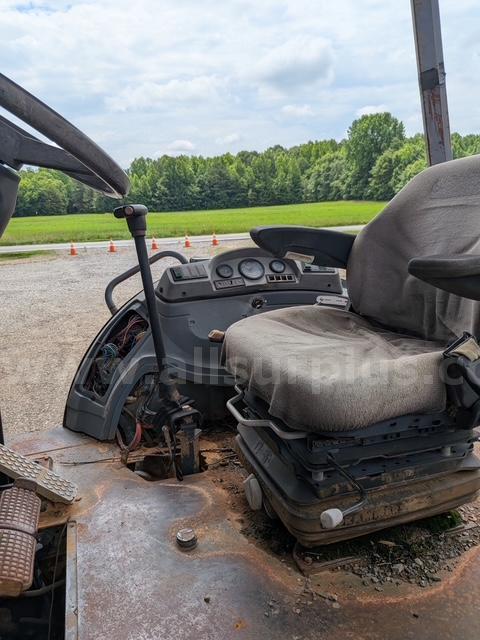 New Holland 555E Backhoe Loader New Holland 555E Government Surplus Auction - Photo #5