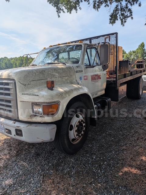1995 Ford F800 Dump Truck Ford F800 Government Surplus Auction - Photo #2