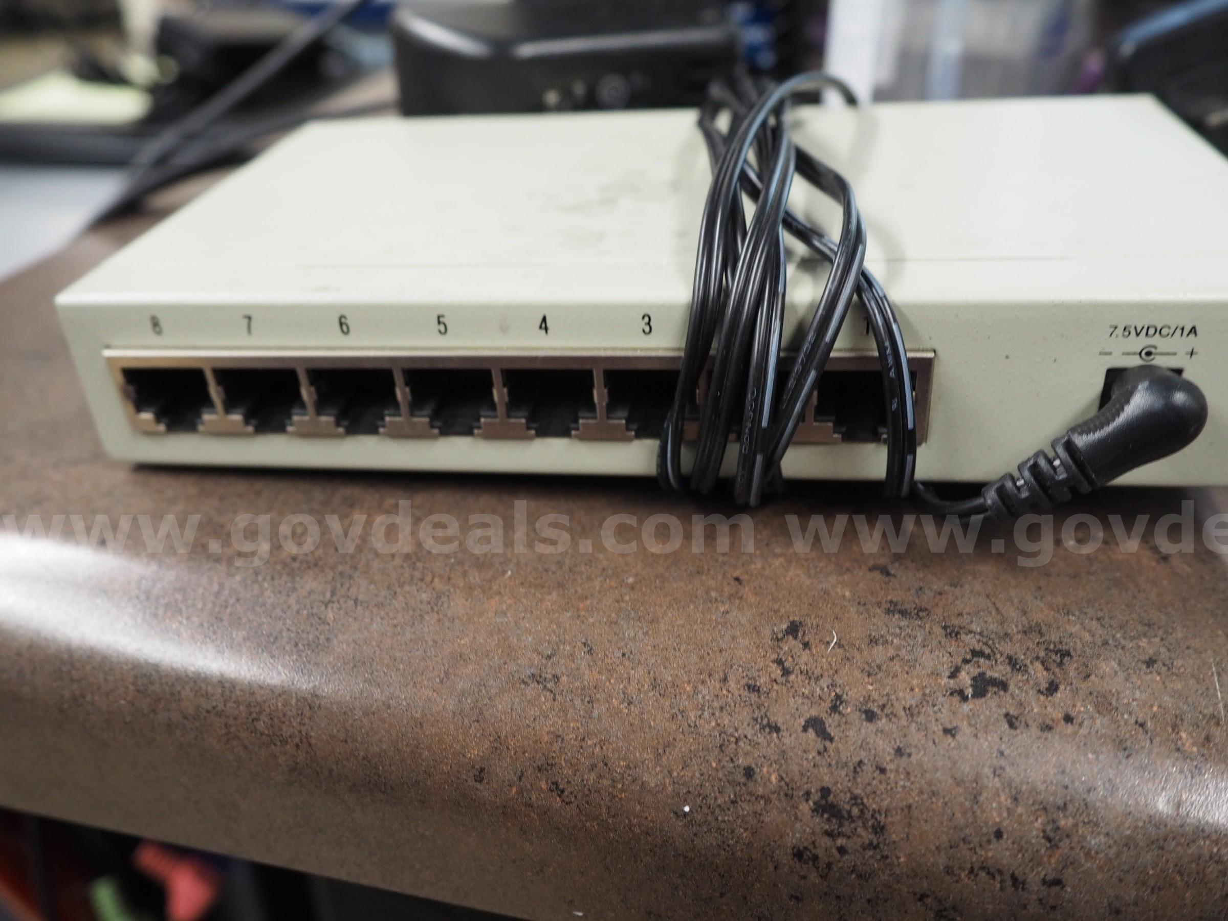 Amer Networks SD8n 8-Port Desktop 10/100Mbps Ethernet Switch, and Sd5n Switch 5-Port Amer SD8n, Sd5n Government Surplus Auction - Photo #3