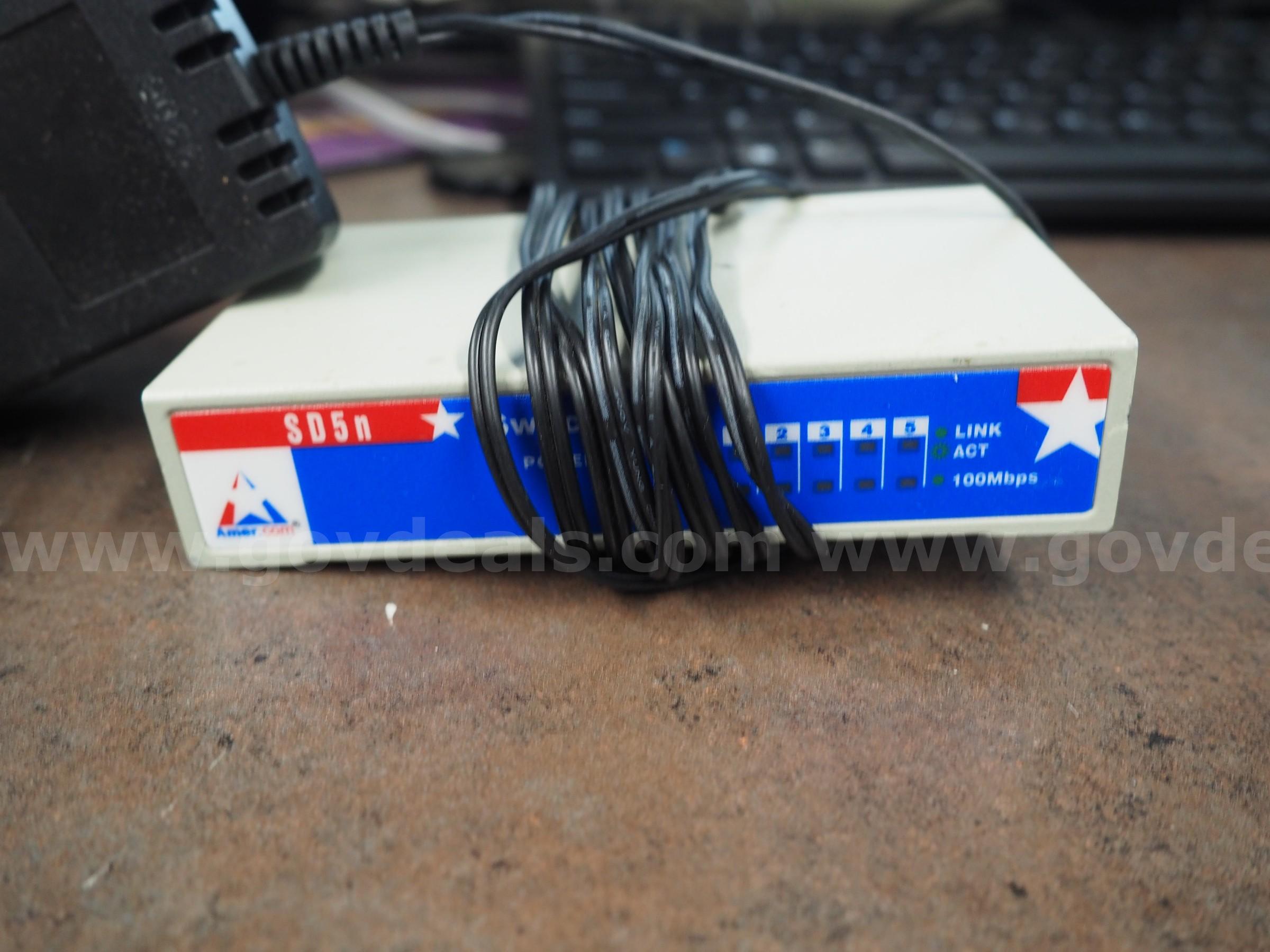 Amer Networks SD8n 8-Port Desktop 10/100Mbps Ethernet Switch, and Sd5n Switch 5-Port Amer SD8n, Sd5n Government Surplus Auction - Photo #4