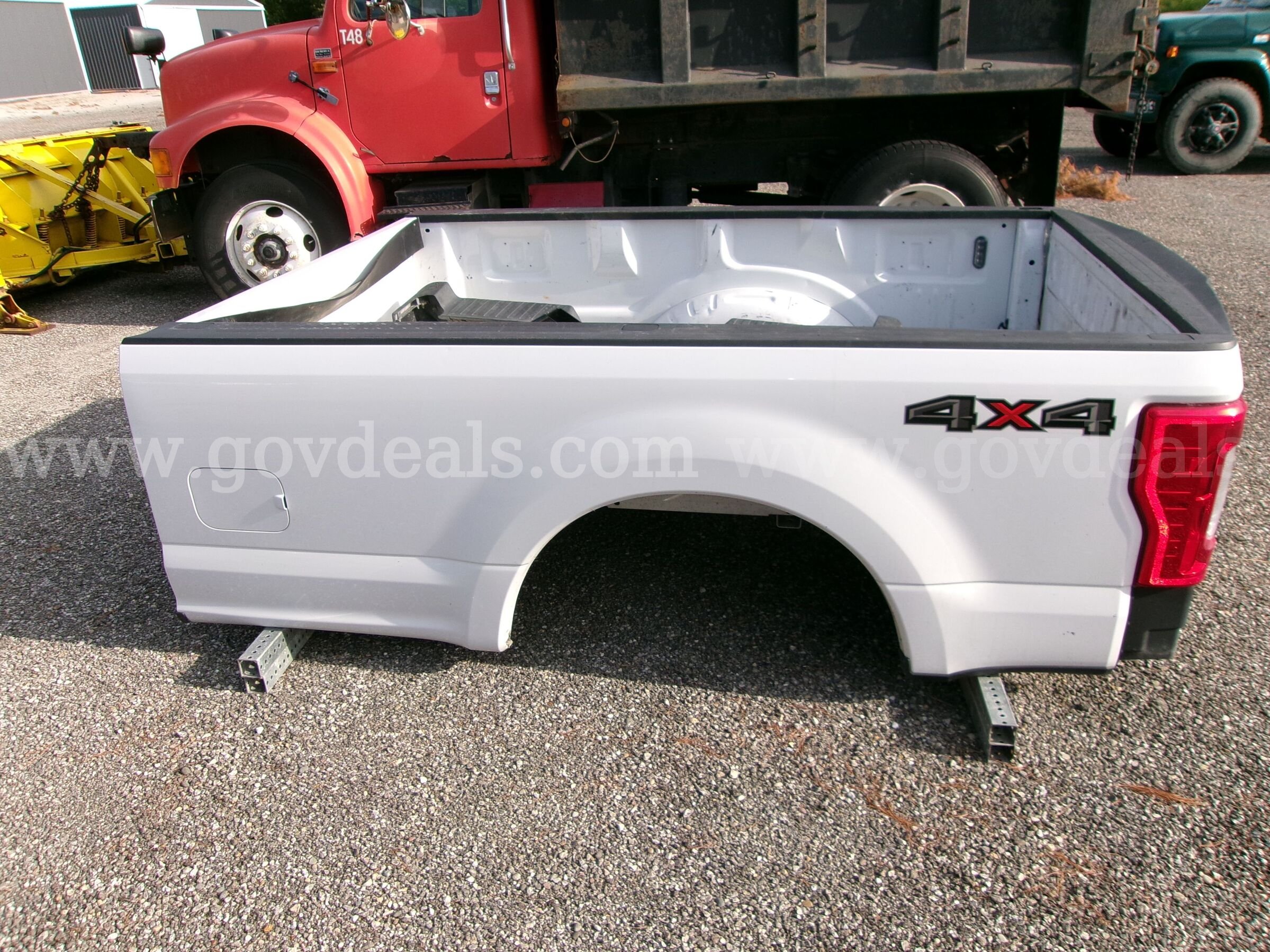 2019 Ford F250 8' Pickup Bed with Bumper and Hitch Ford F250 Government Surplus Auction - Photo #3