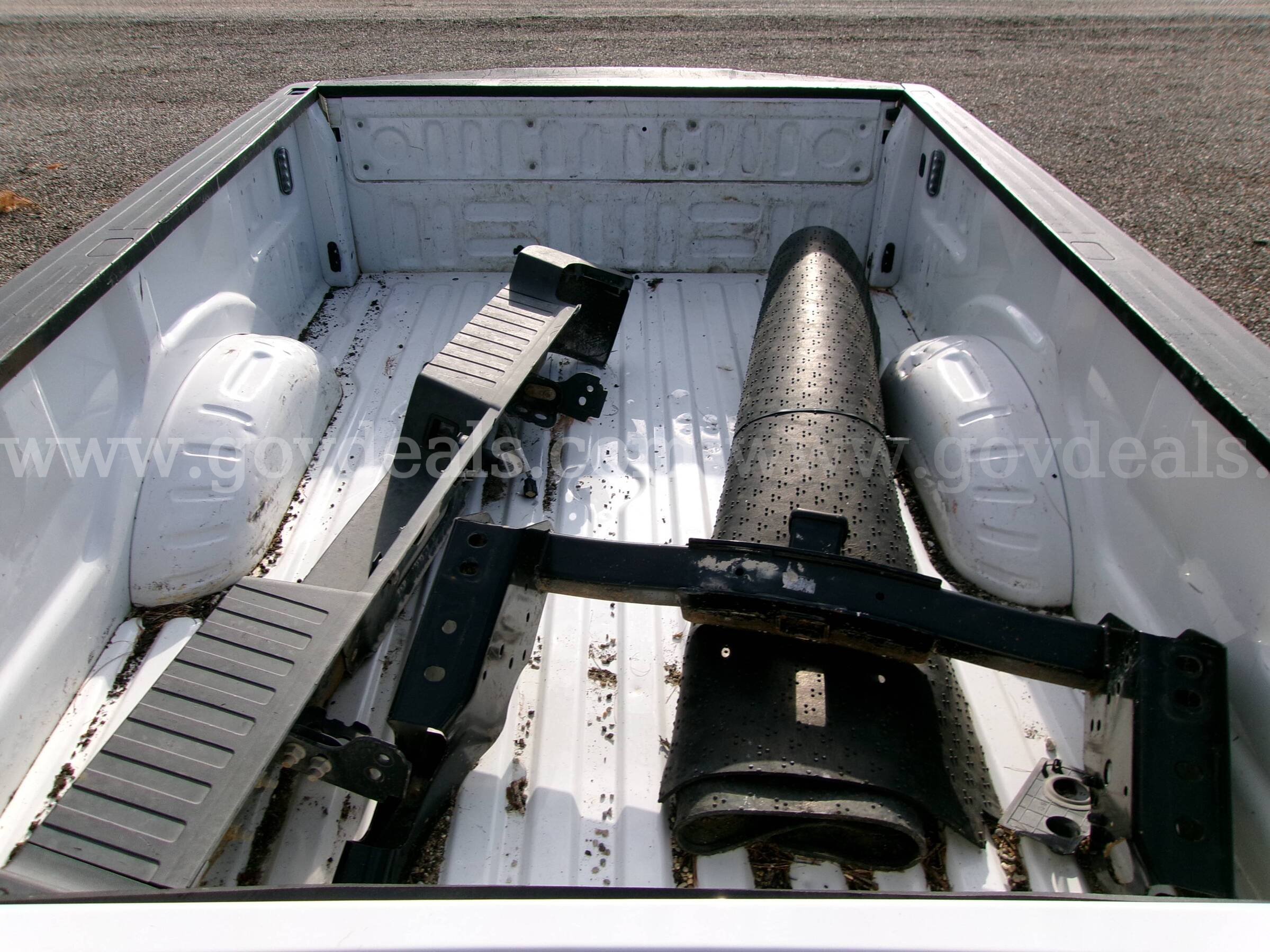 2019 Ford F250 8' Pickup Bed with Bumper and Hitch Ford F250 Government Surplus Auction - Photo #5