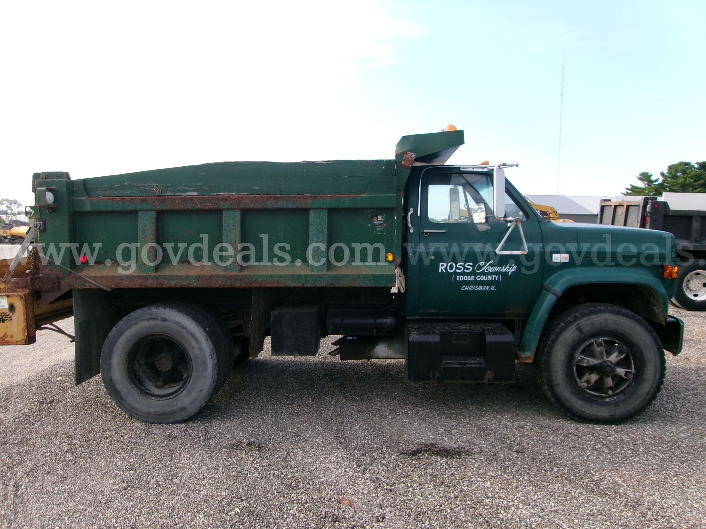 1987 Chevrolet C7D042 Dump Truck Chevrolet C7D042 Government Surplus Auction - Photo #2