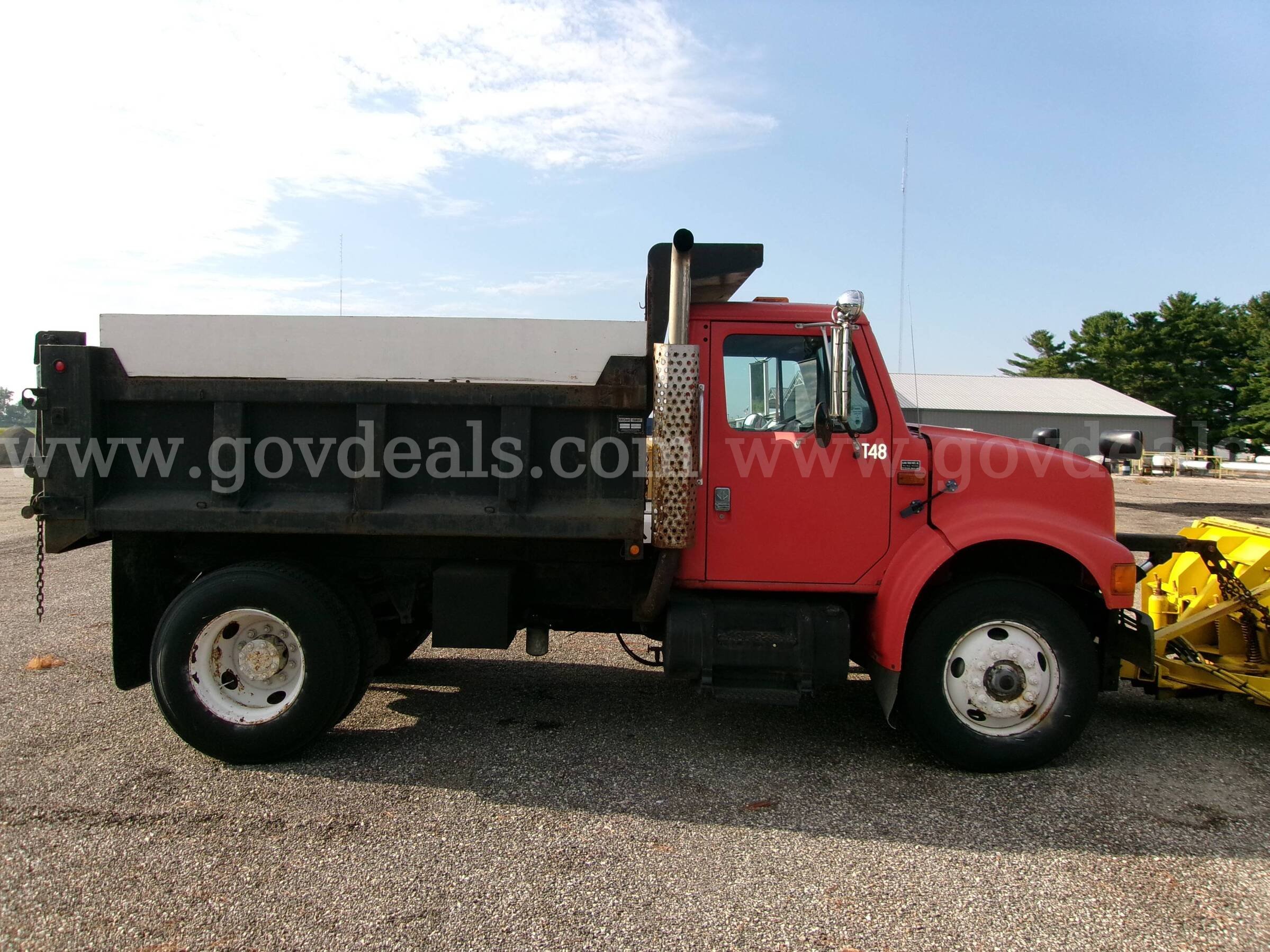 1993 International 4900 Dump Truck International 4900 Government Surplus Auction - Photo #2