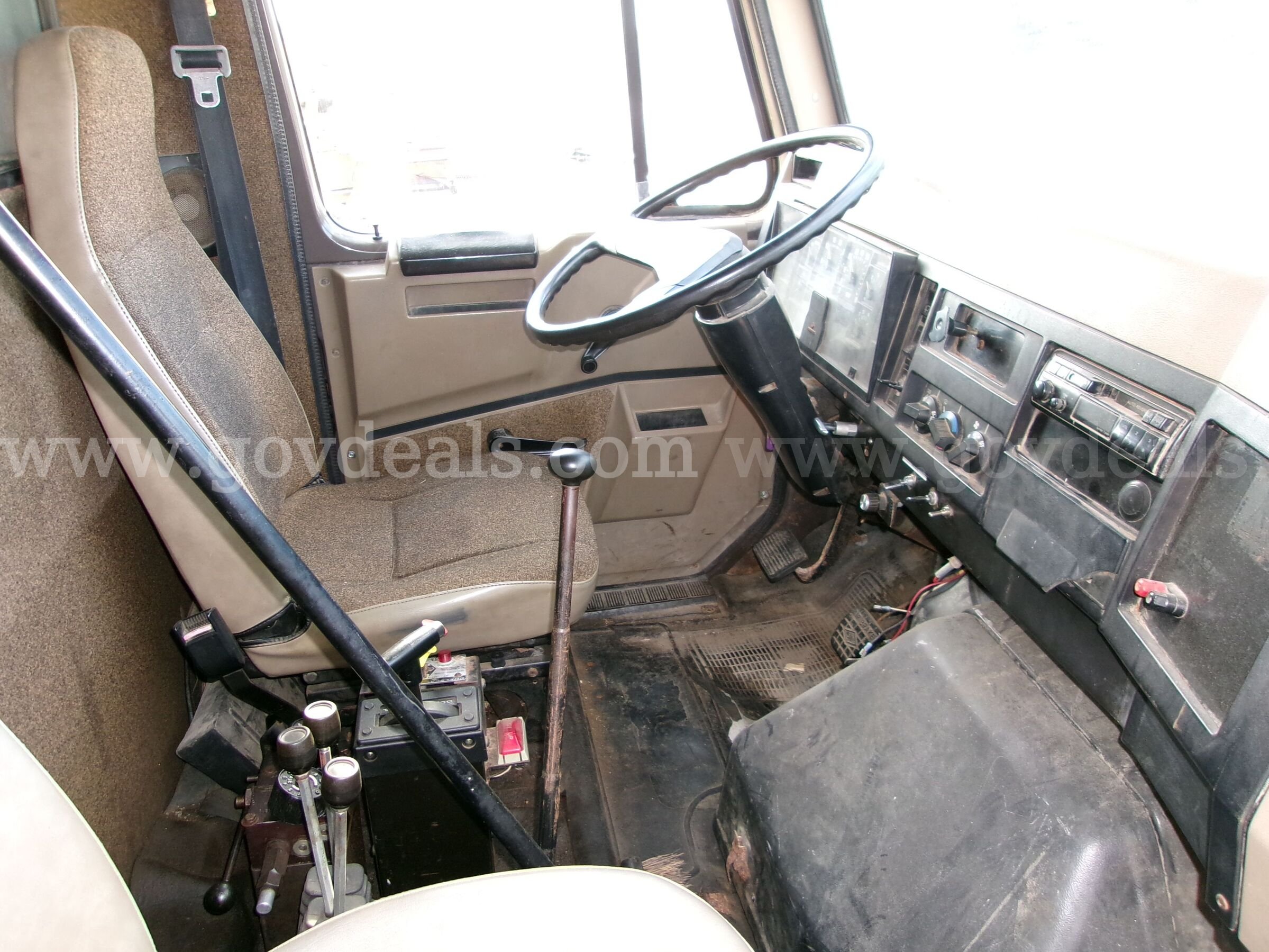 1993 International 4900 Dump Truck International 4900 Government Surplus Auction - Photo #6