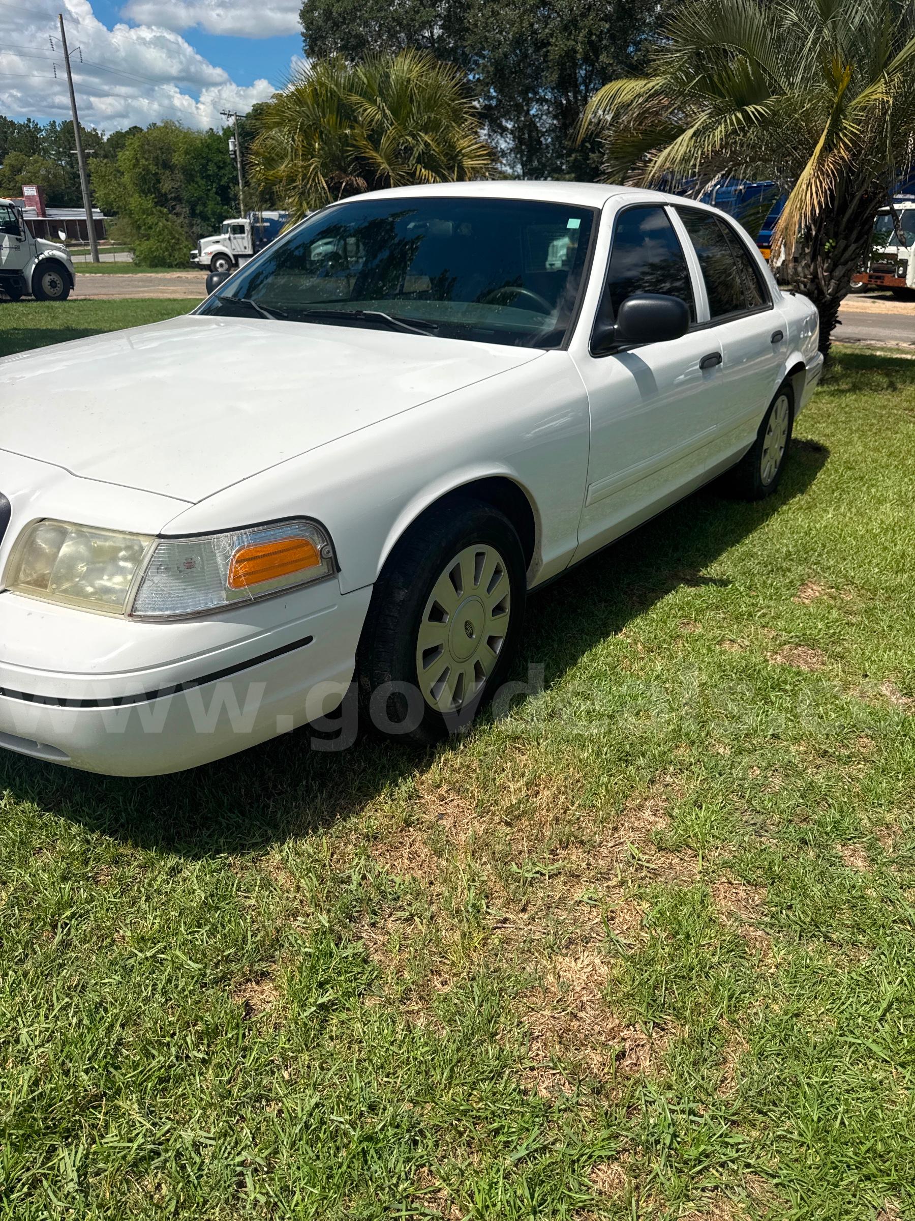2011 Ford Crown Victoria Ford Crown Victoria Government Surplus Auction - Photo #2