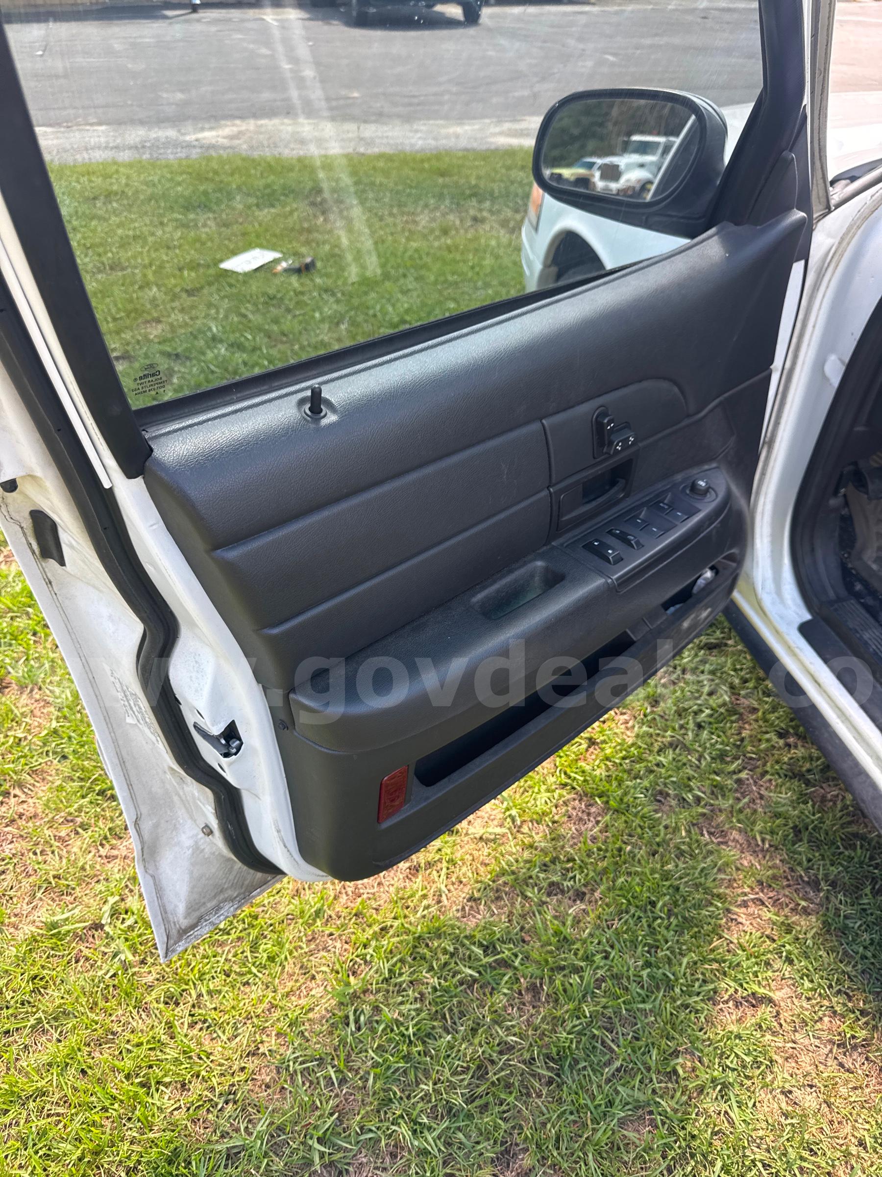 2011 Ford Crown Victoria Ford Crown Victoria Government Surplus Auction - Photo #4