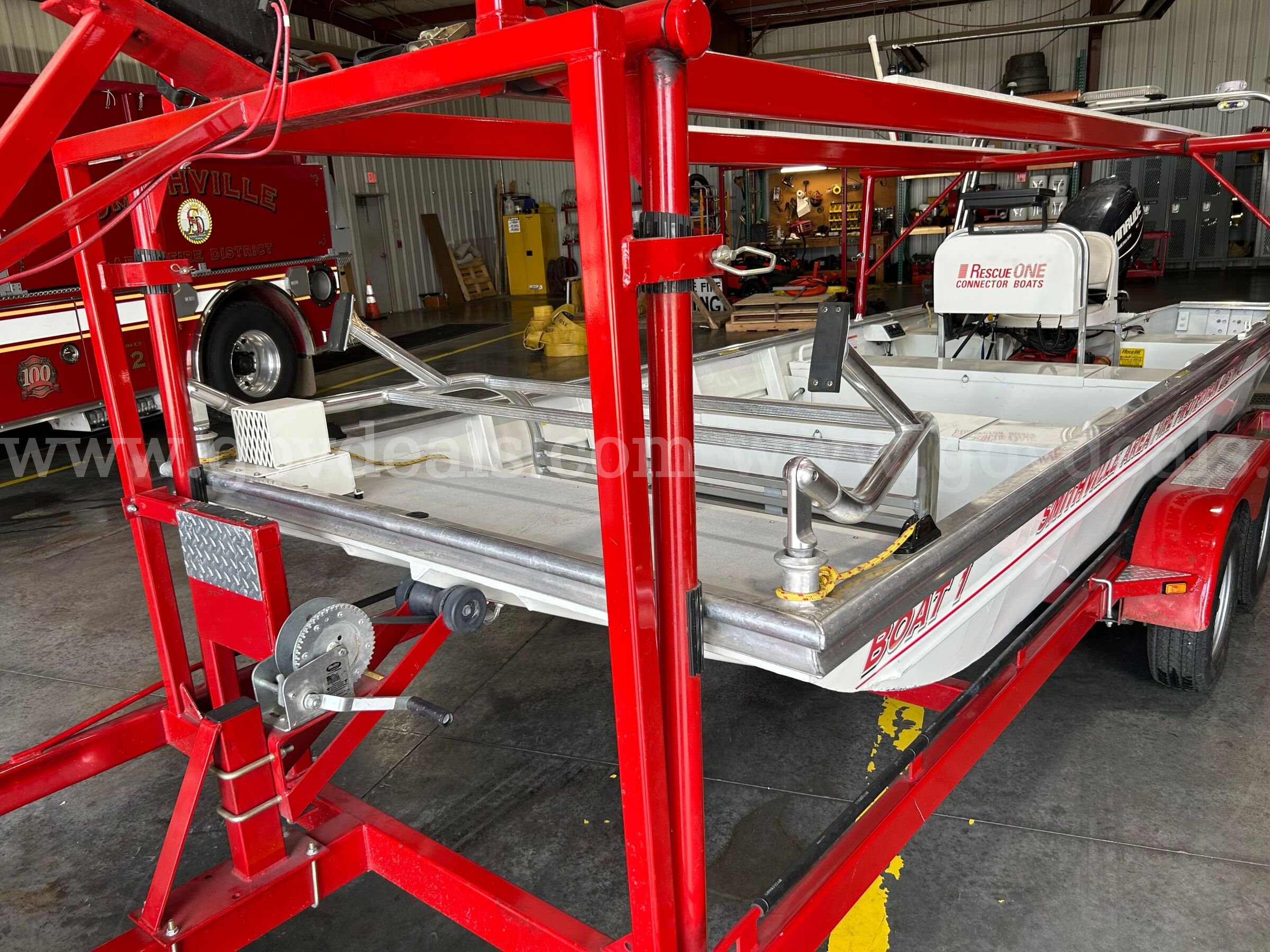 16 foot rescue boat with dive/rescue platform; includes fire pump and double deck trailer, RESCUEOne Connector Boat RESCUEOne, Lowe, Evinrude 16.5 Connector Boat Government Surplus Auction - Photo #2