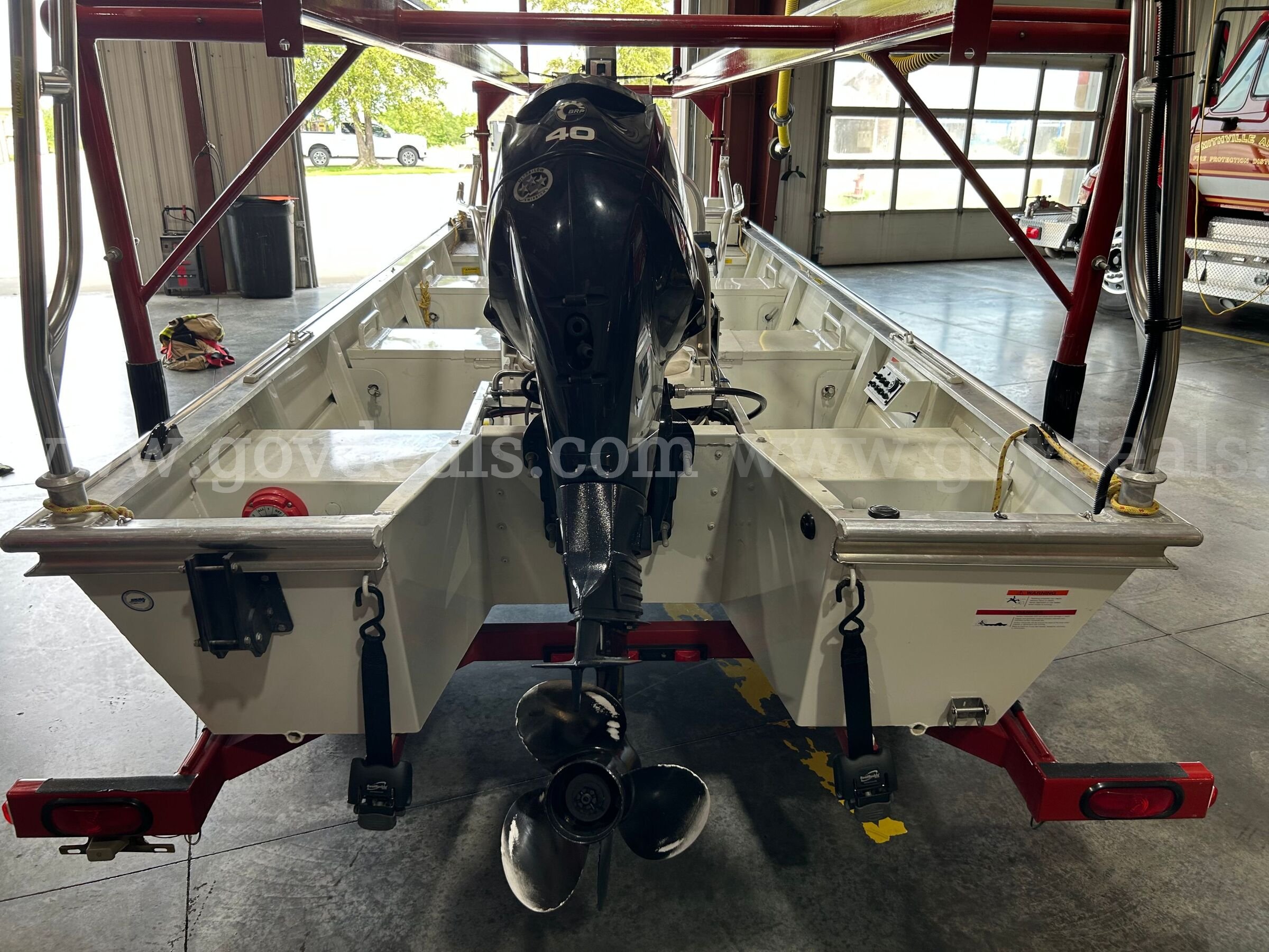 16 foot rescue boat with dive/rescue platform; includes fire pump and double deck trailer, RESCUEOne Connector Boat RESCUEOne, Lowe, Evinrude 16.5 Connector Boat Government Surplus Auction - Photo #5