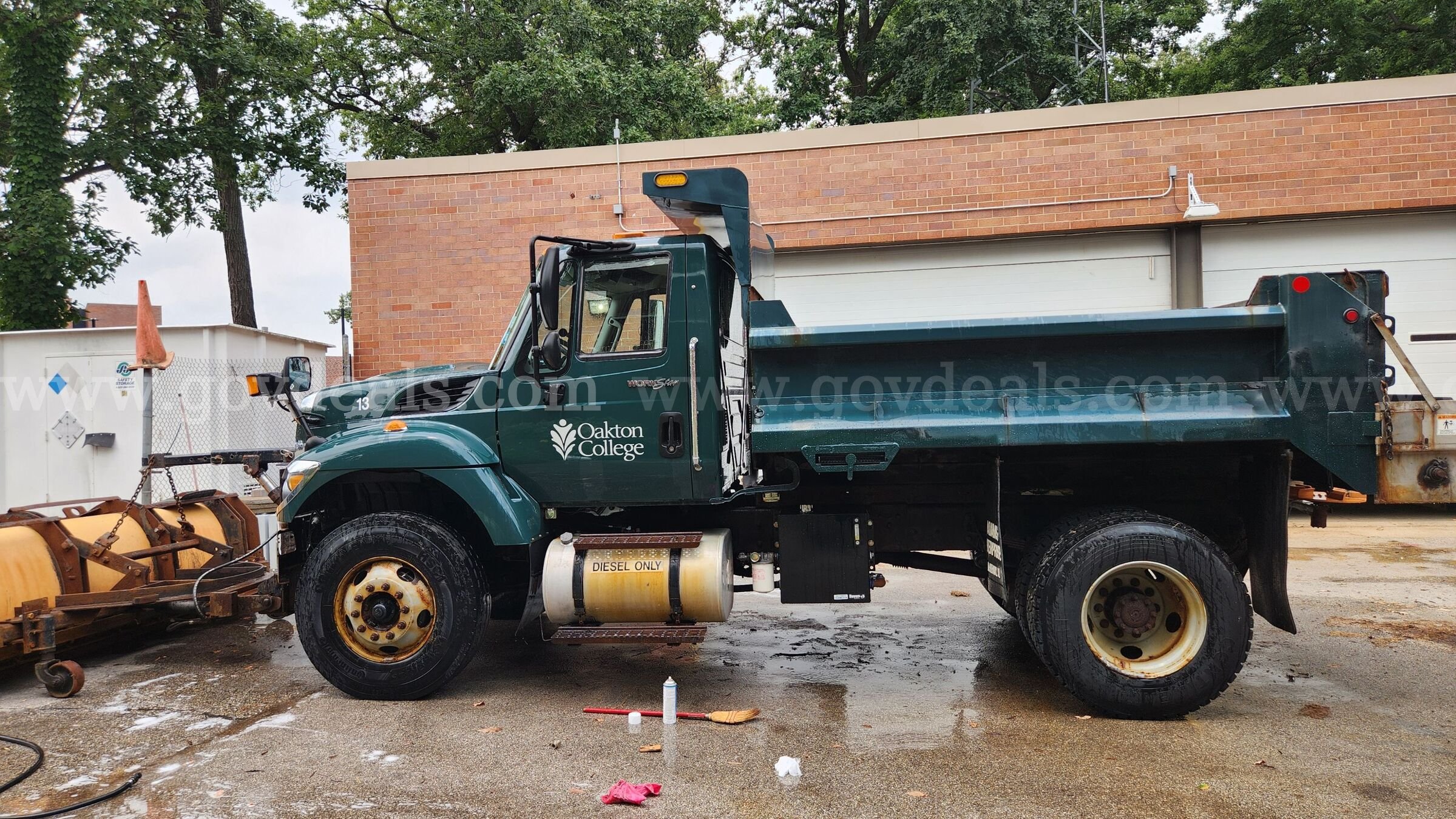 2013 International 7400 - With Spreader and Plow - Low Mileage International 7400 Government Surplus Auction - Primary Photo