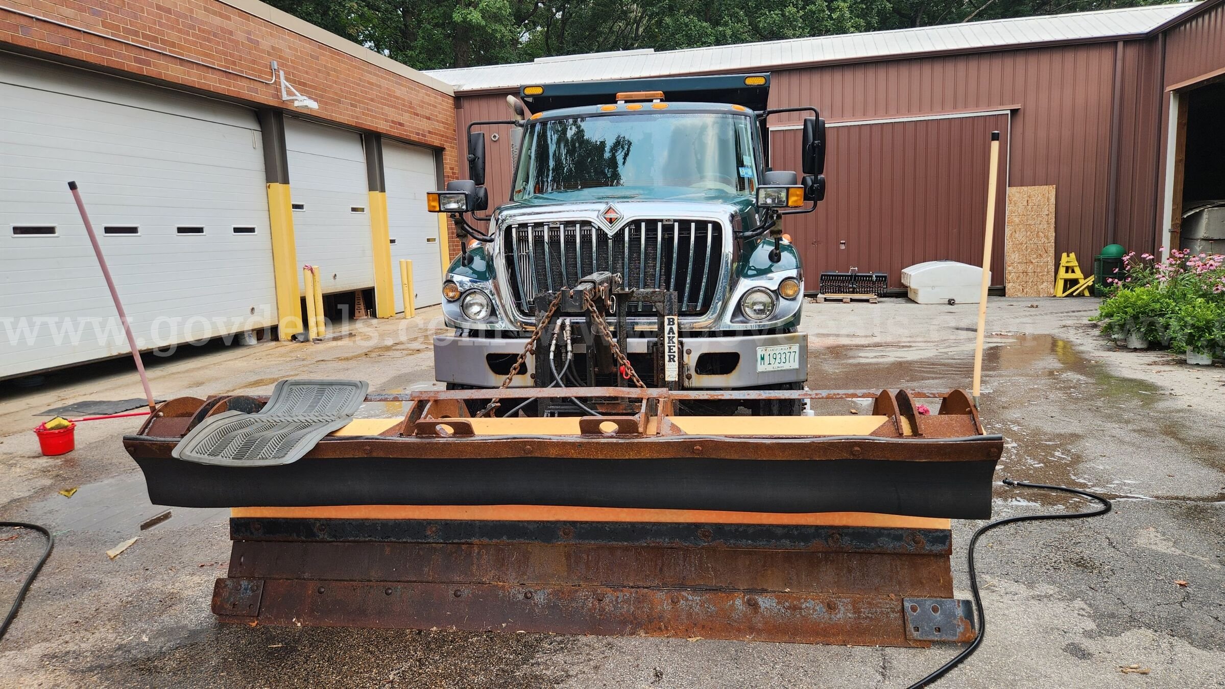 2013 International 7400 - With Spreader and Plow - Low Mileage International 7400 Government Surplus Auction - Photo #2