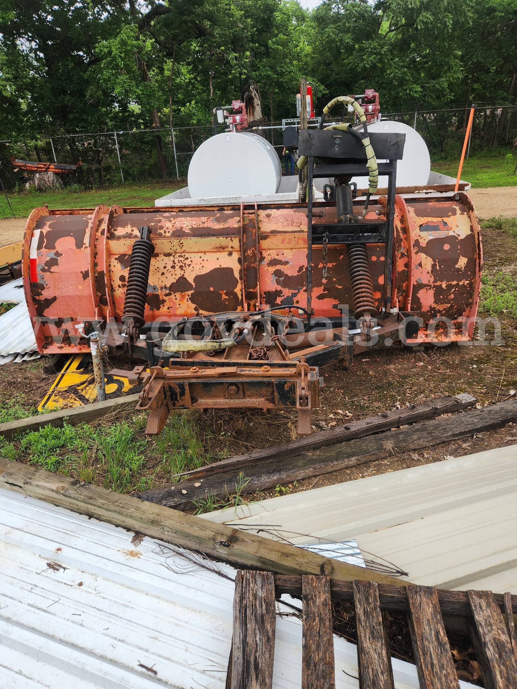 Straight Plow, Wing Plow, and Plow Lights Sterling 9500 Monroe 9500 Government Surplus Auction - Photo #4