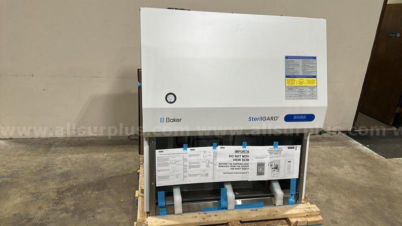 Baker CY401 SterilGARD Bio Safety Cabinet with table