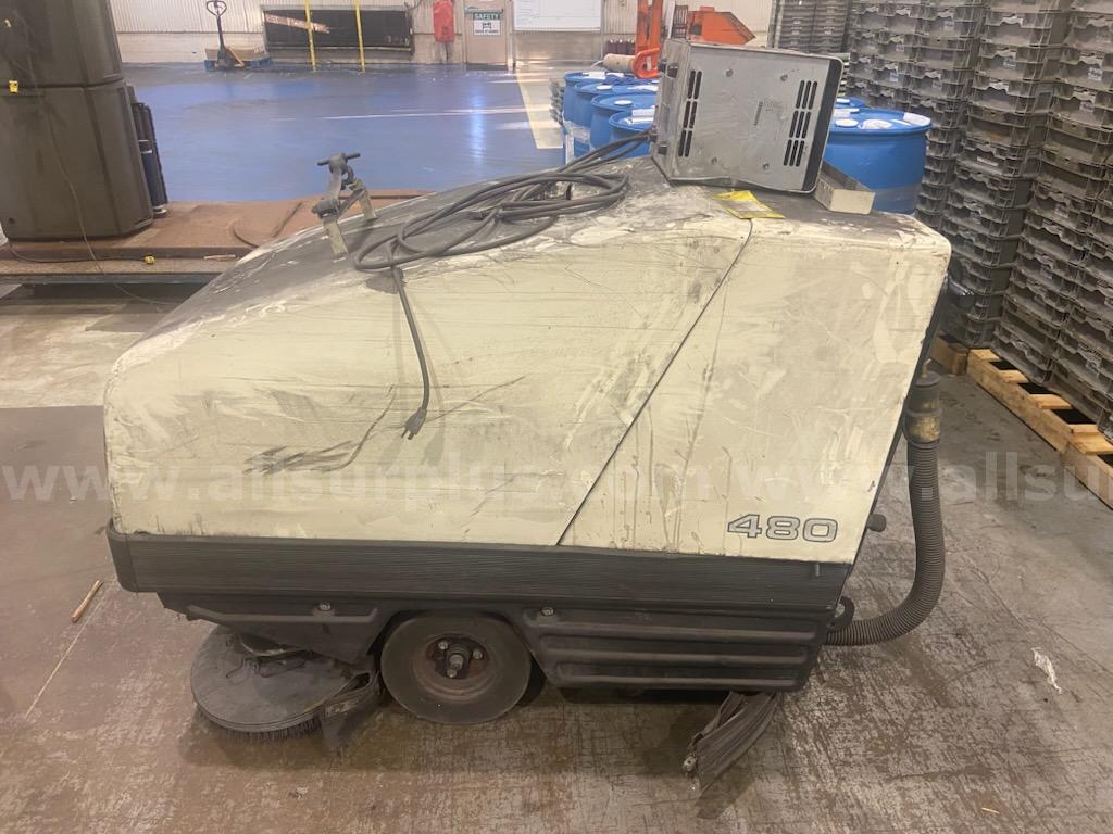 TENNANT MDL 480 SCRUBBER Tennant 480 Government Surplus Auction - Photo #2