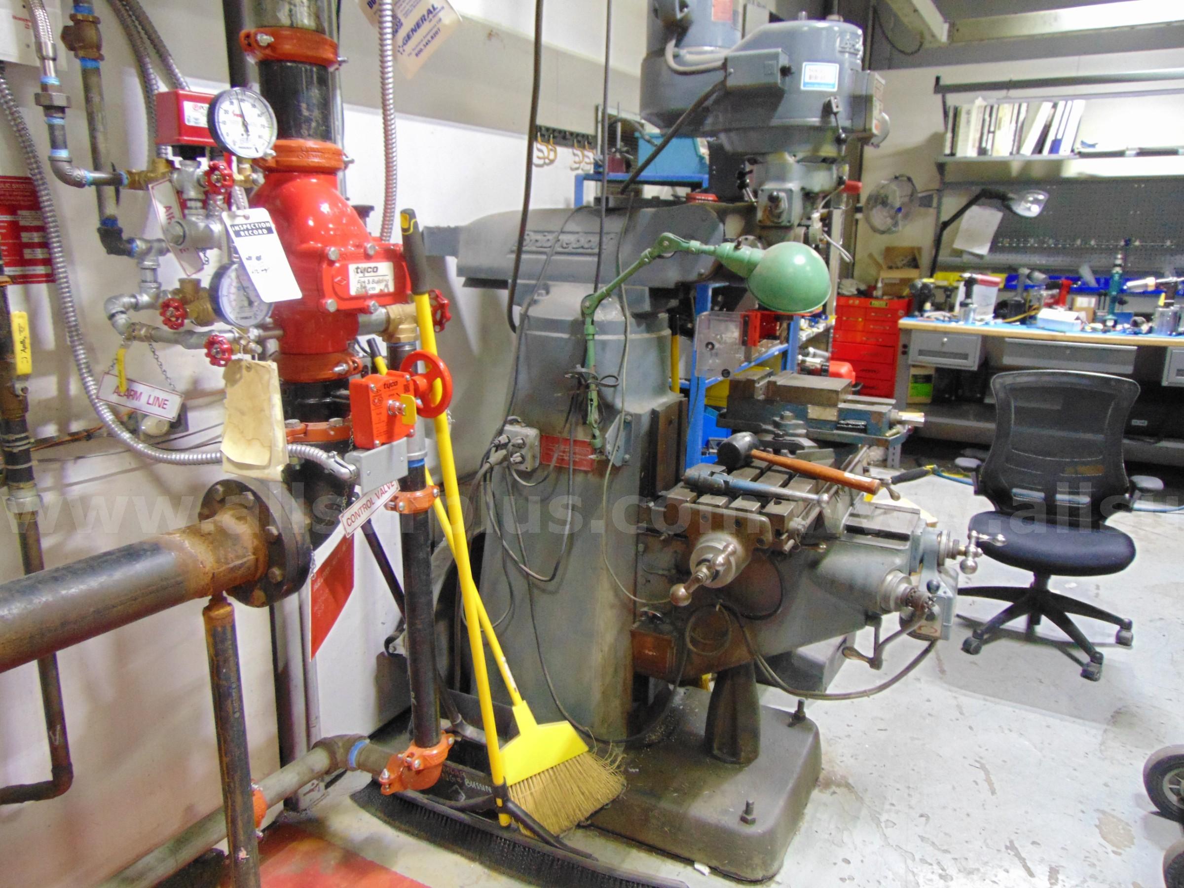Bridgeport Vertical Milling Machine Bridgeport Serries II Government Surplus Auction - Photo #2