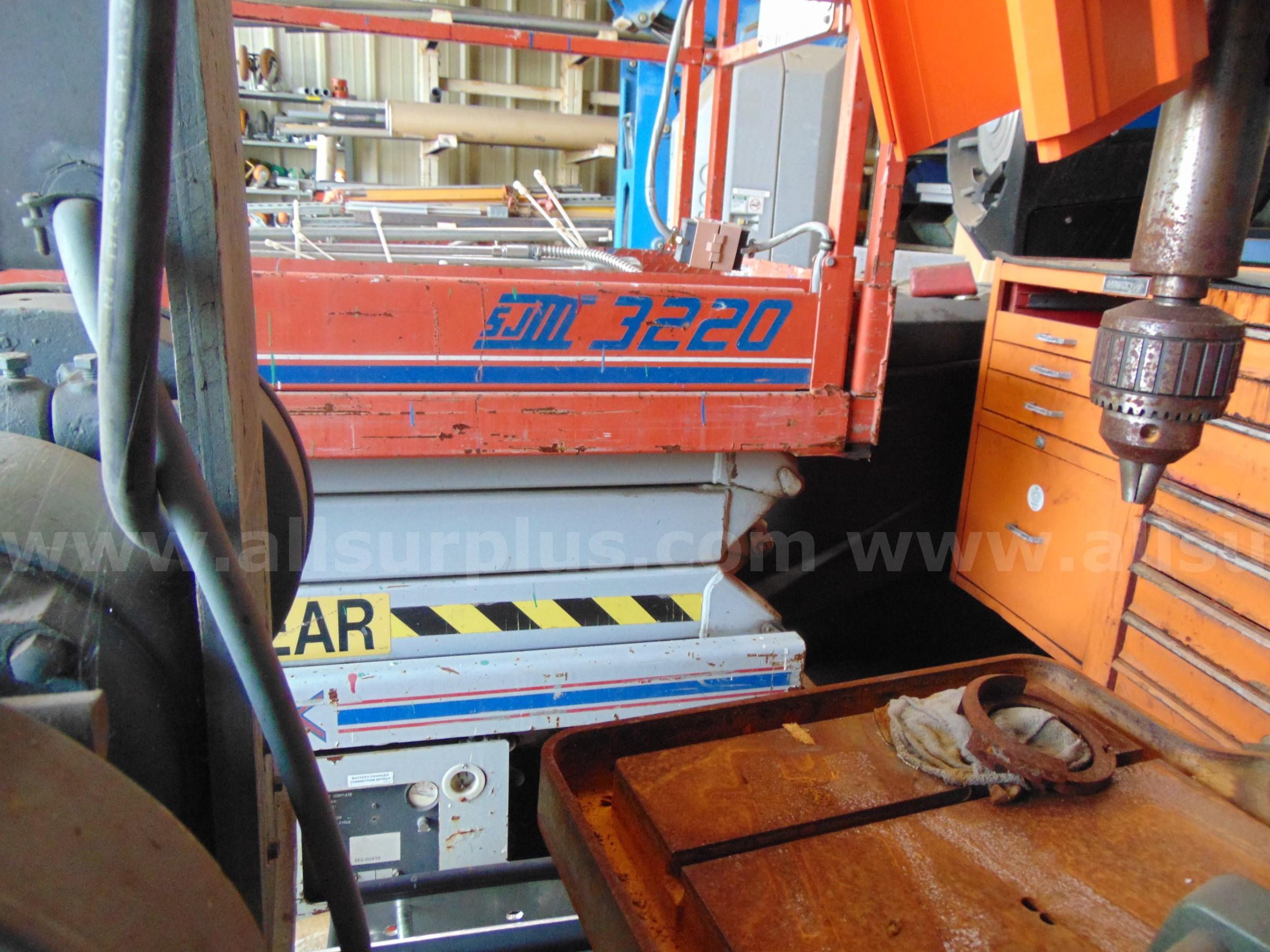 Skyjack  SJIII 3220 Scissor Lift Skyjack 3220 Government Surplus Auction - Photo #3