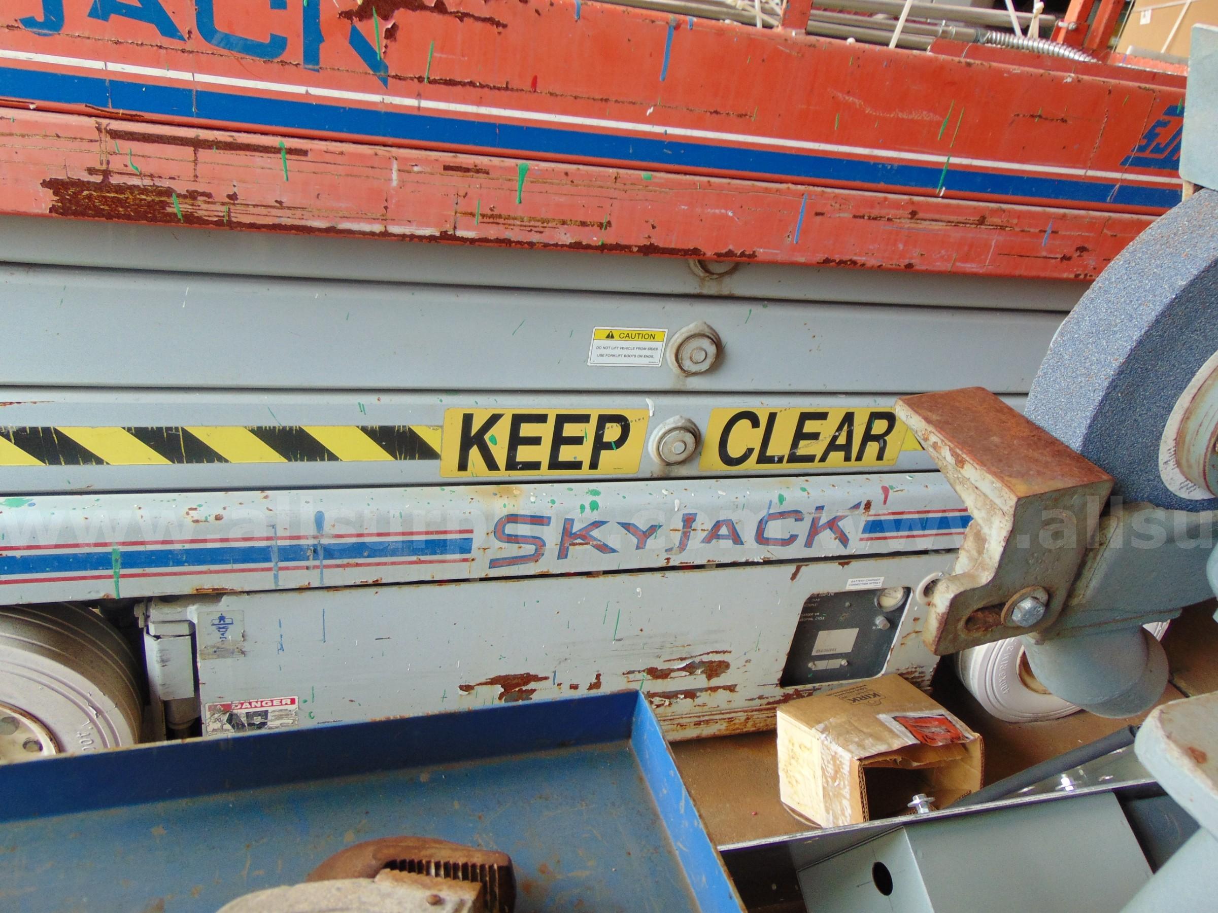 Skyjack  SJIII 3220 Scissor Lift Skyjack 3220 Government Surplus Auction - Photo #4