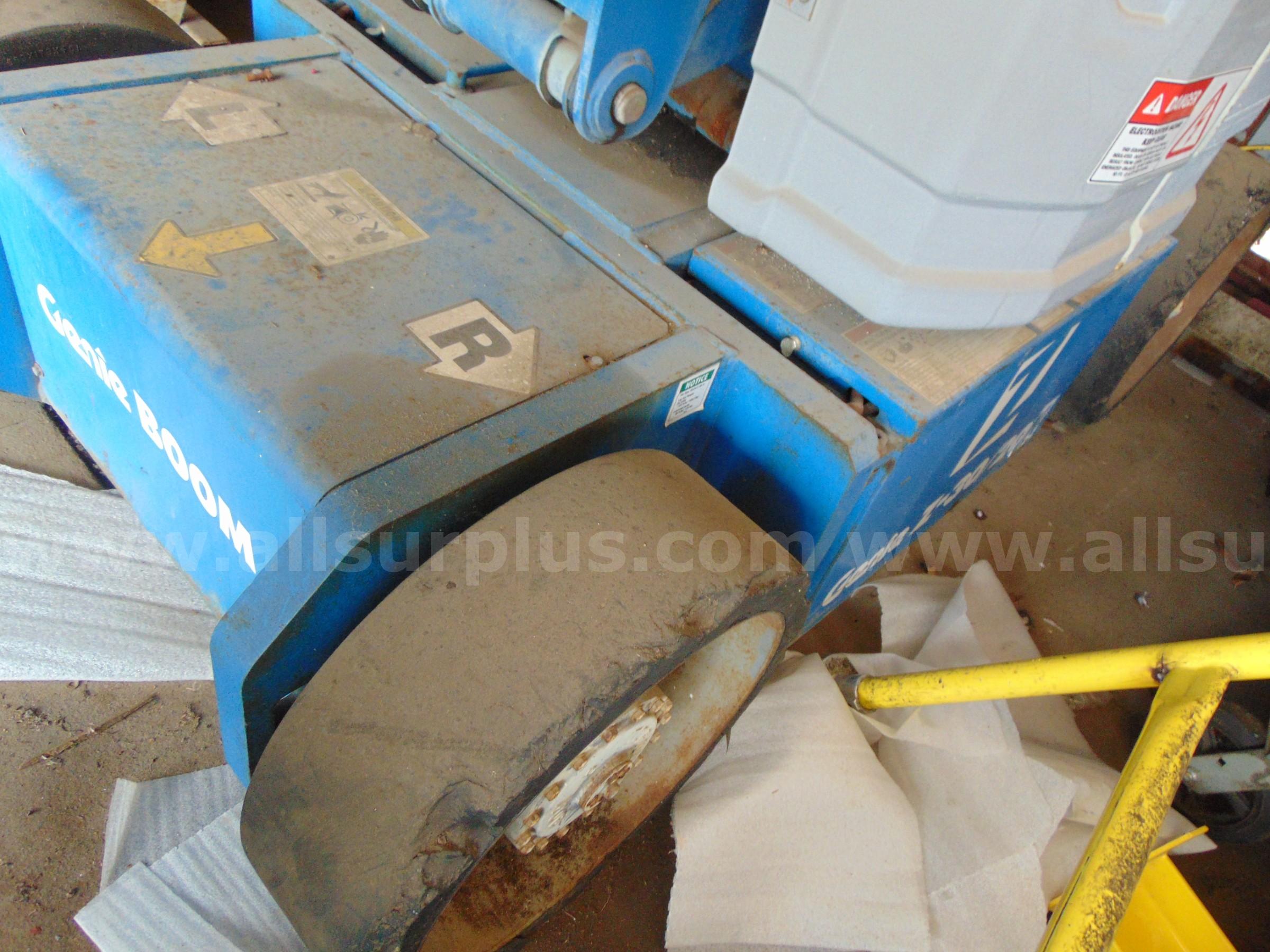 Genie Z-30/20 Boom Lift Genie Z-30/20 Government Surplus Auction - Photo #6