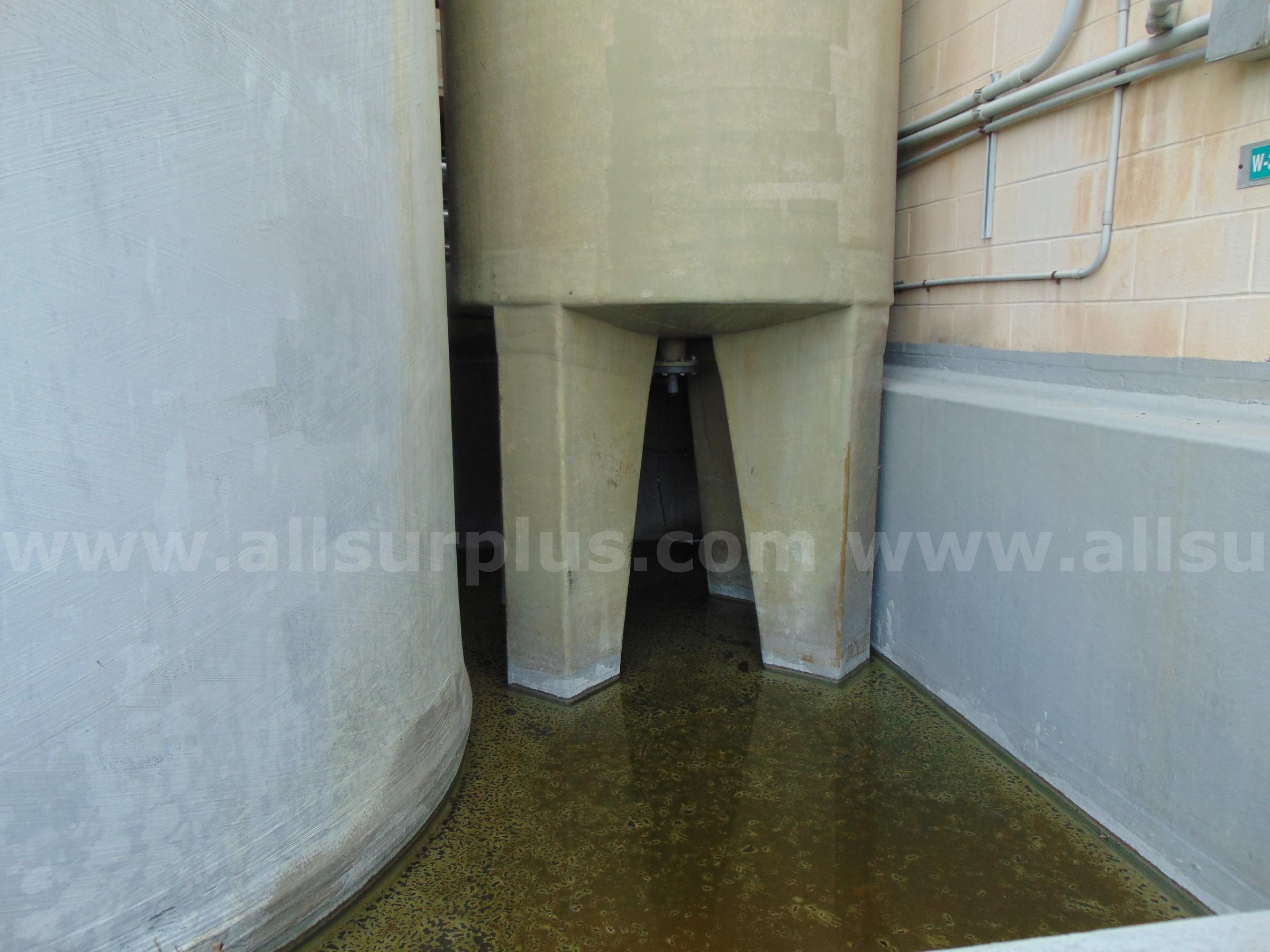 Fiberglass Tank  Flat Bottom Government Surplus Auction - Photo #3